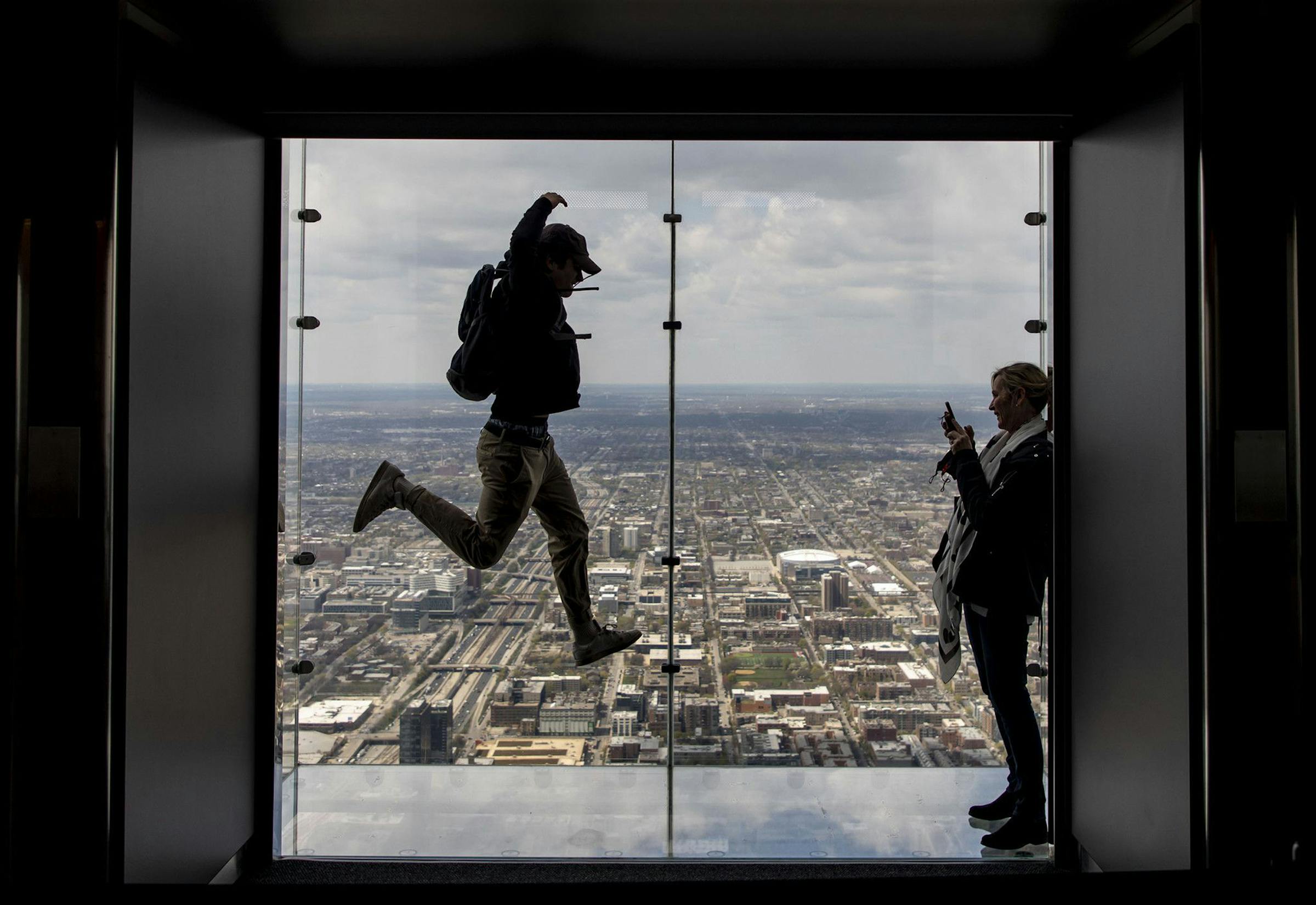 Which Chicago skyscraper observation deck is better? We visited both.