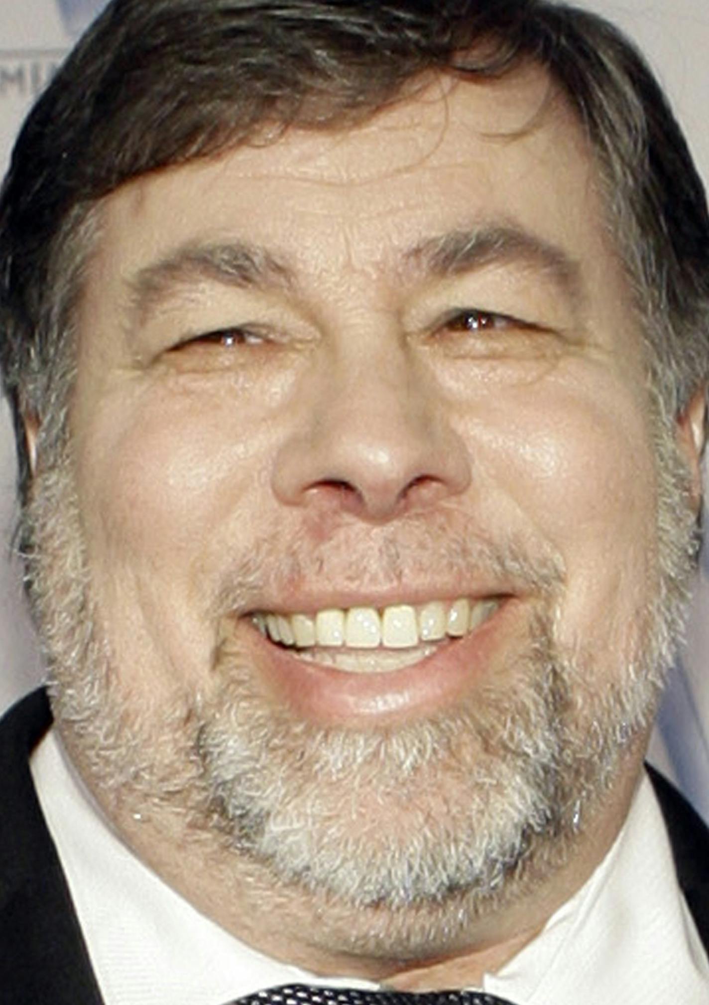 ** FILE ** In this Feb. 2, 2008 file photo, Steve Wozniak, co-founder of Apple Computer poses for photos as he arrives at the 2008 Producers Guild Awards in Beverly Hills, Calif. Wozniak _ who can currently be found strutting his stuff as a competitor on the ABC show "Dancing With The Stars" _ is joining the advisory board of search startup DeepDyve, the company said Tuesday, March 24, 2009. (AP Photo/Danny Moloshok, file)