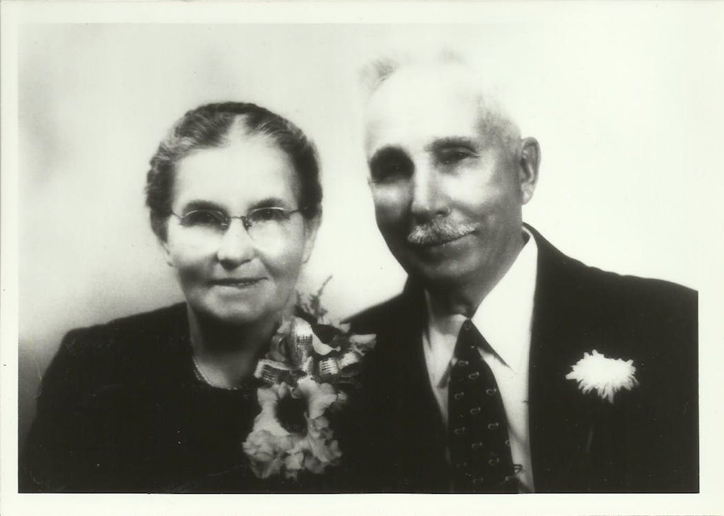 Caroline and Fred Marklowitz, on their 50th anniversary in 1942.