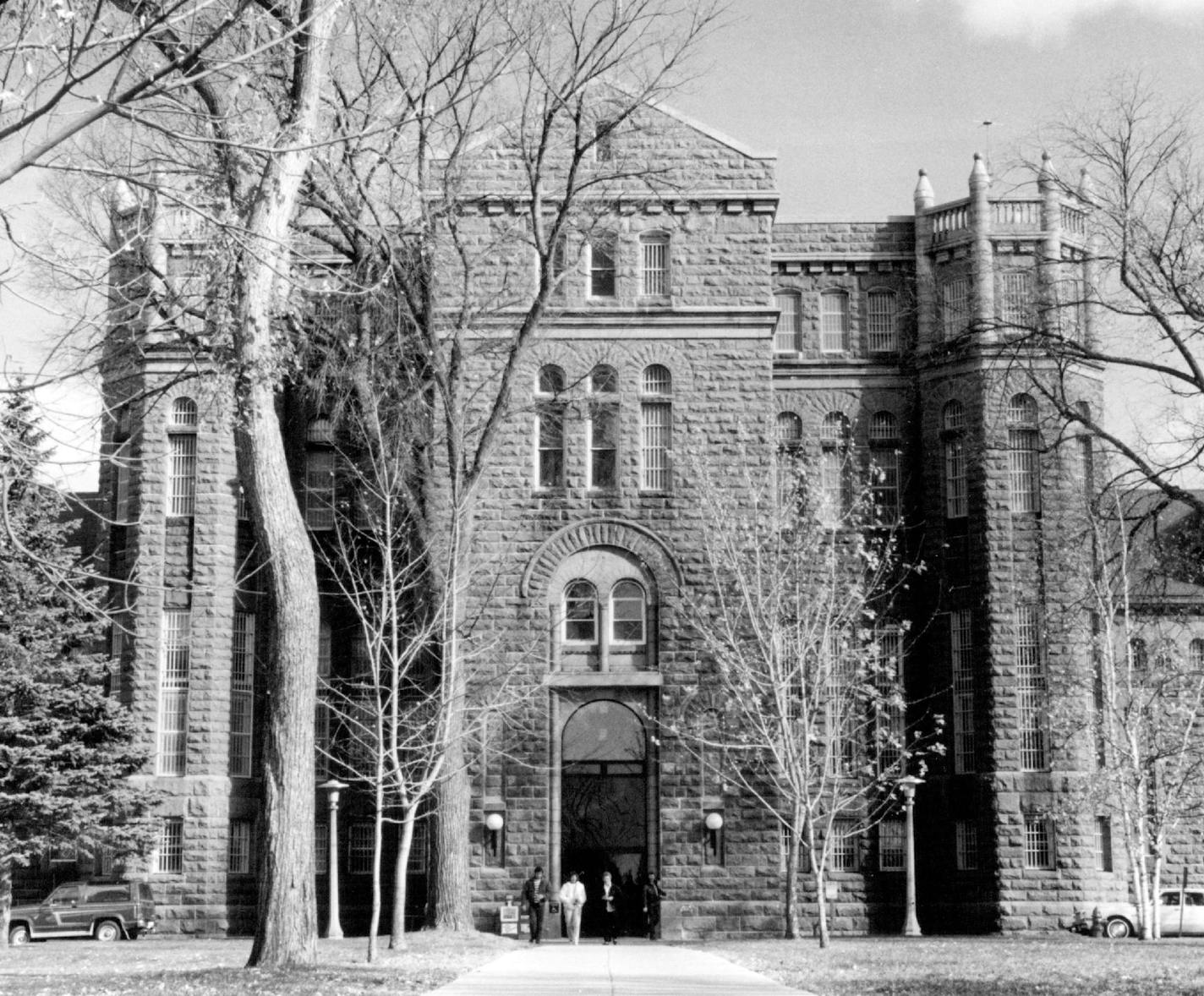 October 20, 1989 The prison administration building at St. Cloud. An imposing structure in gray granite. October 22, 1989 Jeff Wheeler, Minneapolis Star Tribune