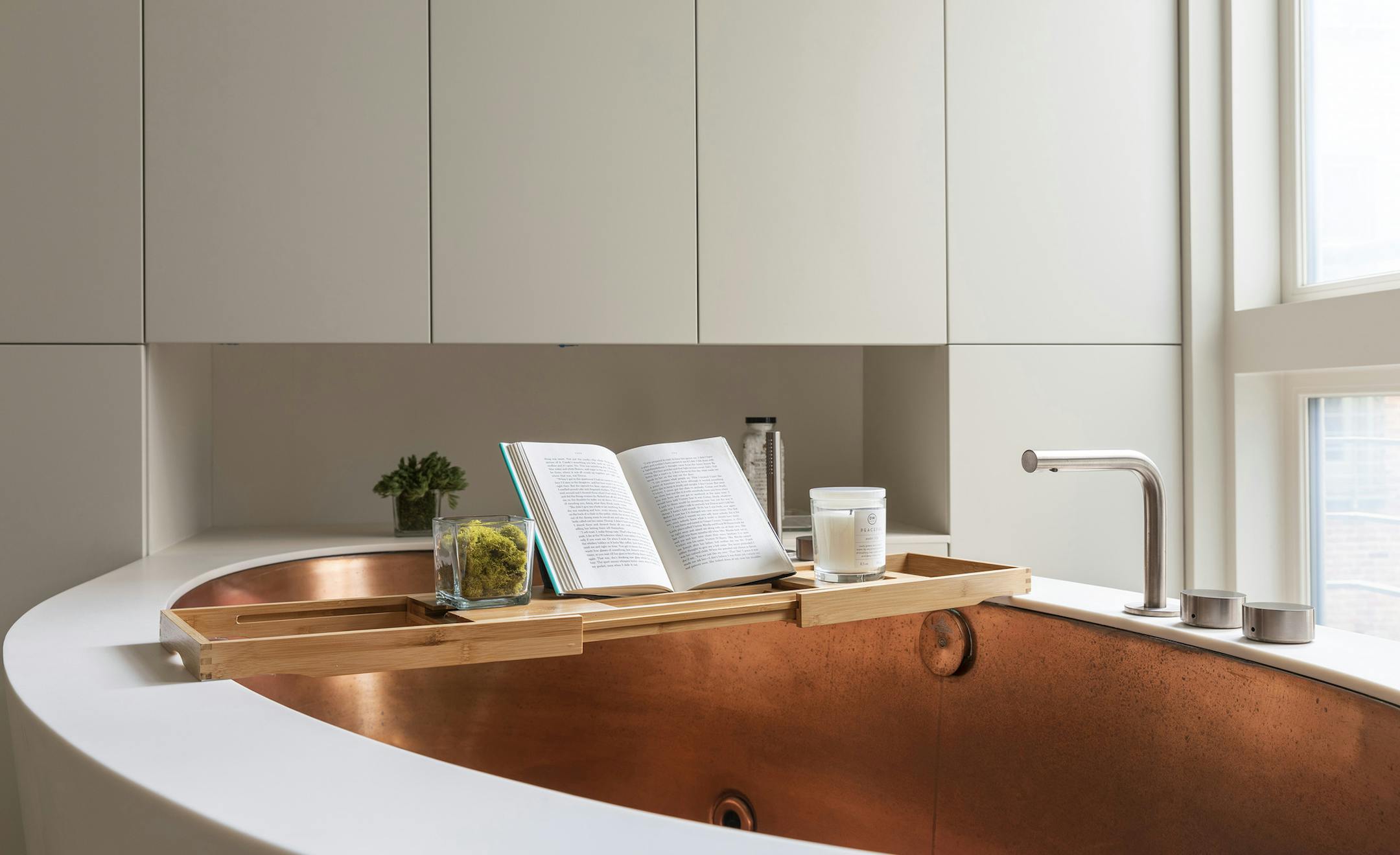 A color-lined tub adds visual warmth to this bathroom. (Design Recipes/TNS)