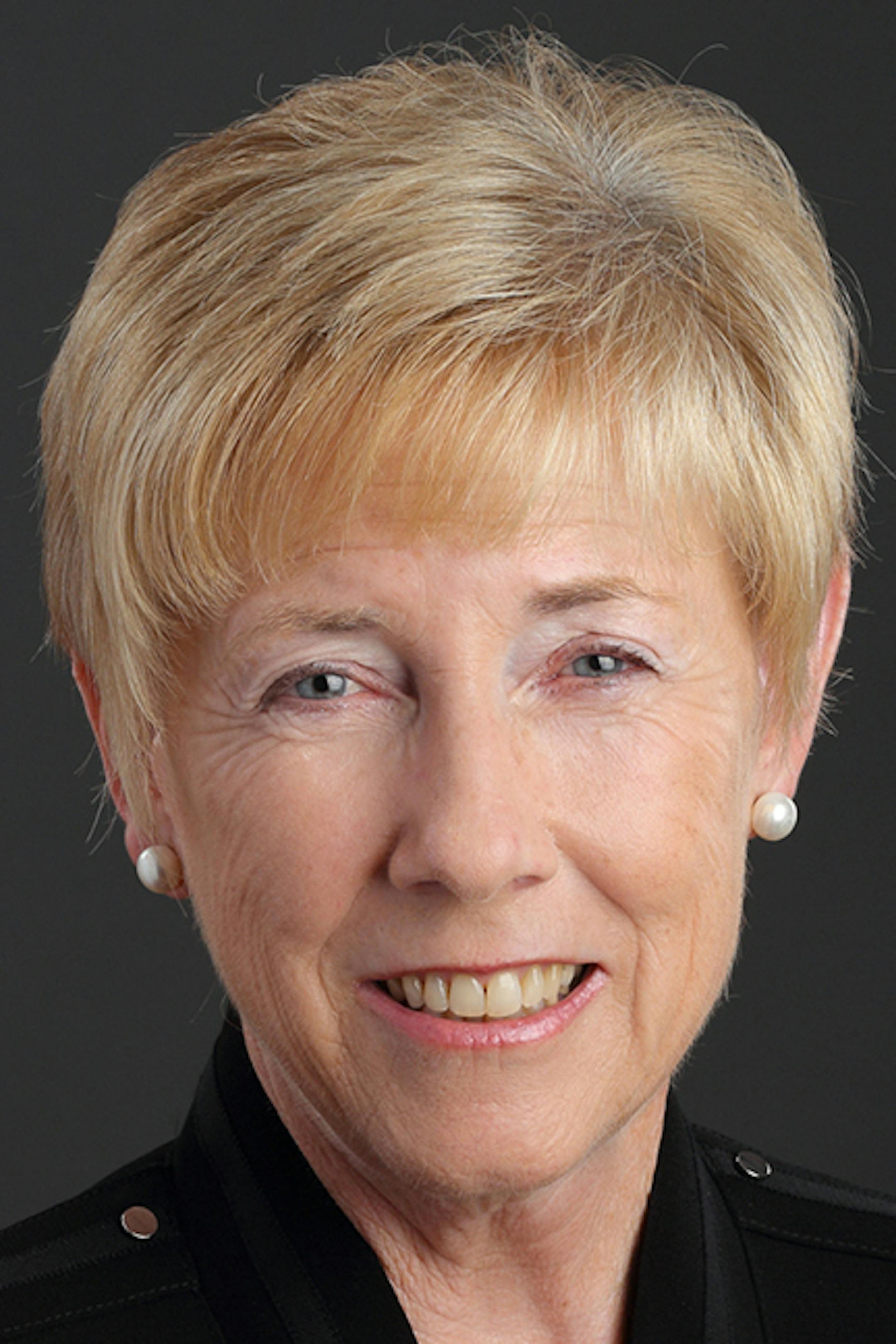 Liz Petschel, Mendota Heights