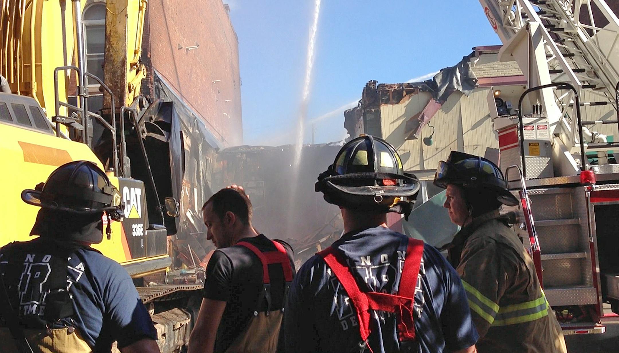 Fire erupted early Friday in downtown Winona, apparently starting in the Islamic Center and spreading through the block. Fire Chief Curt Bittle said the fire had been contained. He said three buildings are a total loss, including the Islamic Center, where the fire burned for some time before it was called in. ] Richard.Sennott@startribune.com Richard Sennott/Star Tribune Winona Minnesota Friday 9/12/13) ** (cq)
