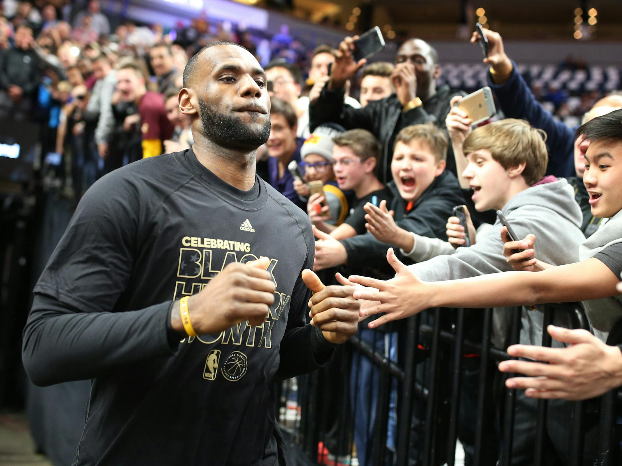 Cleveland Cavaliers forward LeBron James (23) and his team arrived at Target Center February 14, 2017 in Minneapolis, MN.] The Minnesota Timberwolves hosted the Cleveland Cavilers at Target Center JERRY HOLT &#xef; jerry.holt@startribune.com