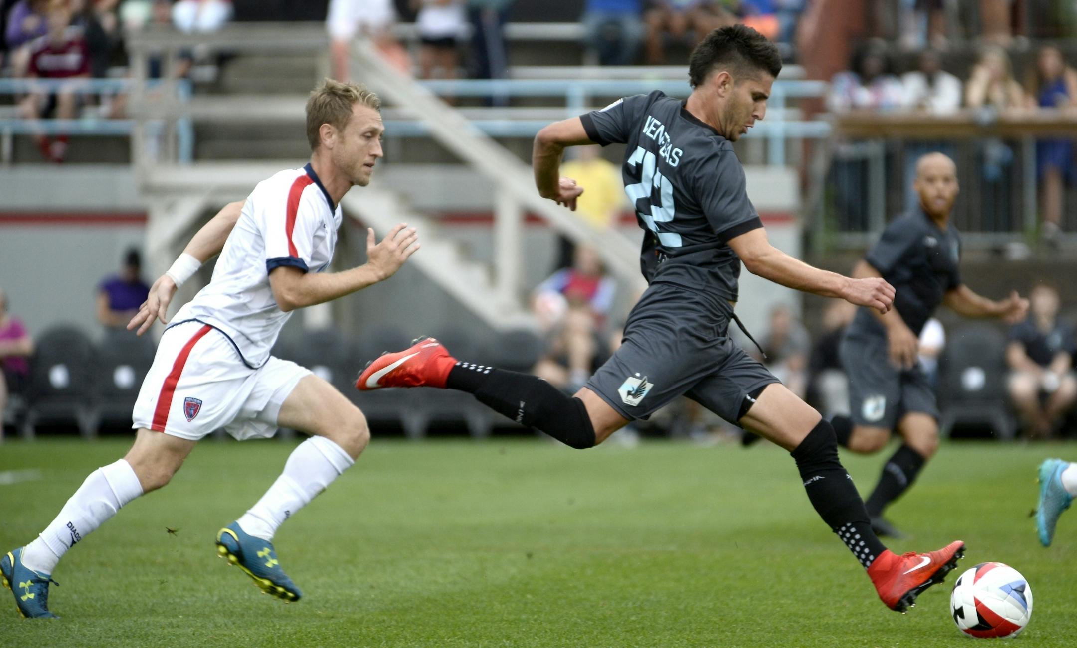 Minnesota United FC defender Kevin Venegas (22)