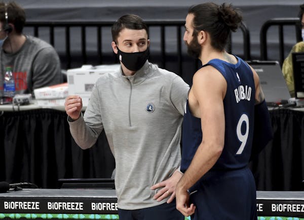 Souhan: Let's be clear. The problem with the Wolves is not Ryan Saunders