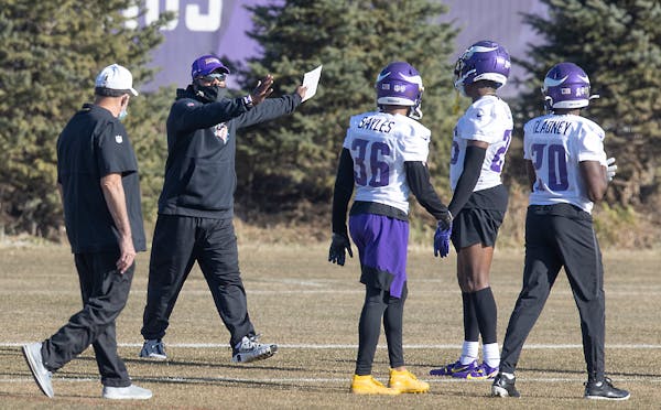Vikings defensive backs coach Daronte Jones, second from left, leads a practice in November. 