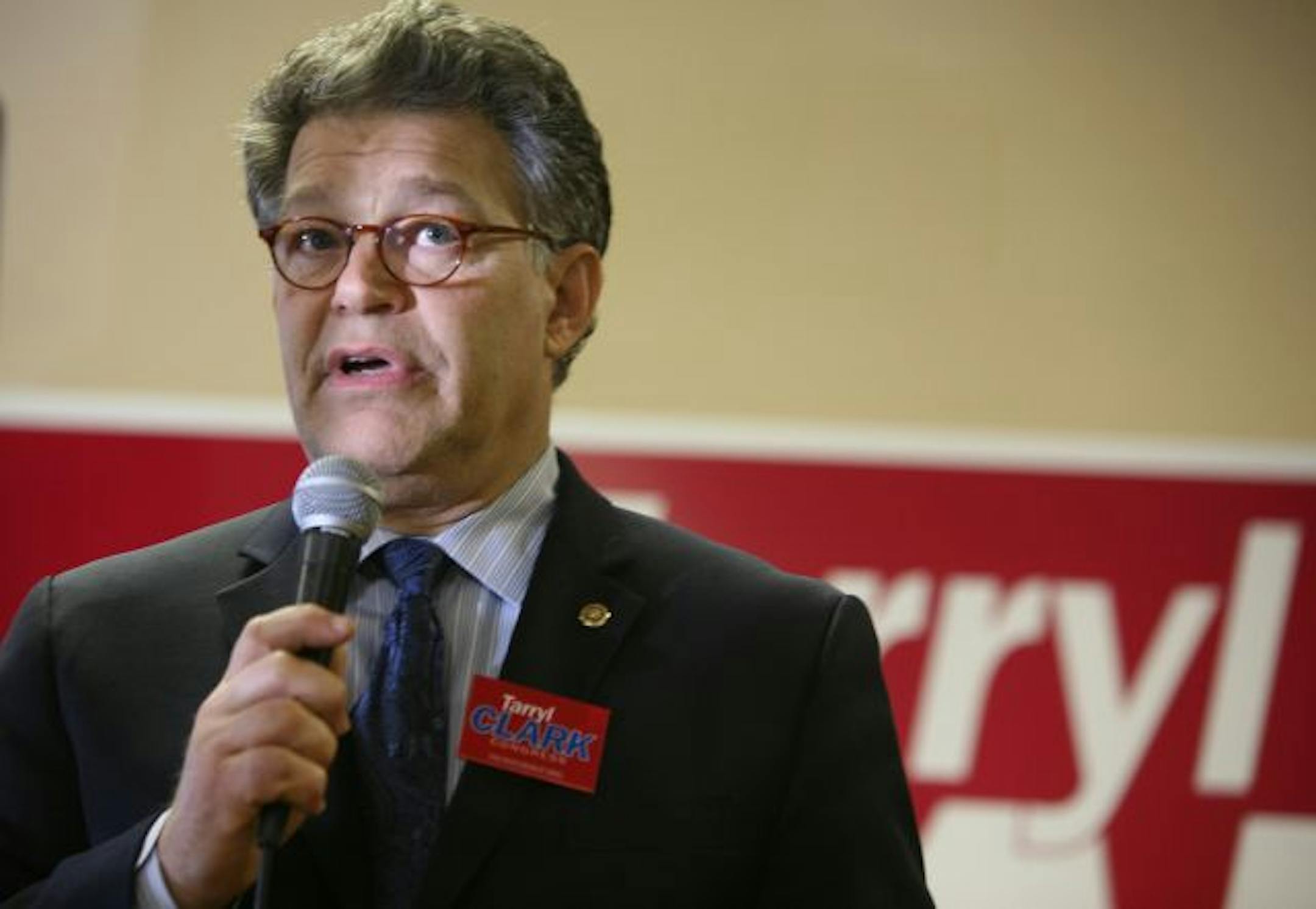 Sen. Al Franken rallied volunteers for DFLer Tarryl Clark earlier this month with the story of his narrow election.
