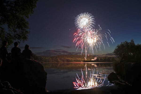 Fireworks lit up the sky over Normandale Lake, capping off the Sity of Bloomington's Summer Fete Monday night. ] JEFF WHEELER � jeff.wheeler@startri