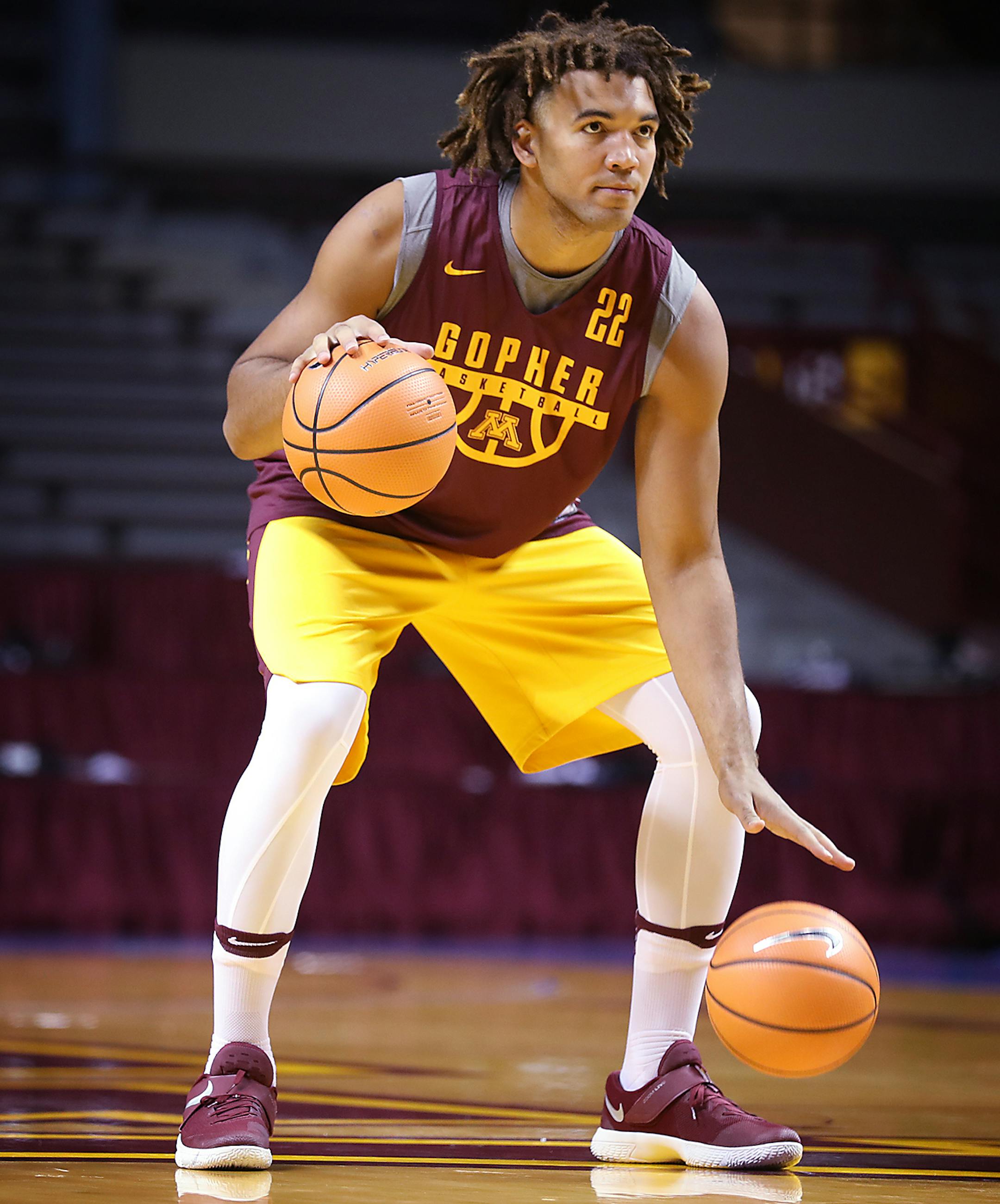Reggie Lynch practices with no contact due to an injury. ] LEILA NAVIDI &#xef; leila.navidi@startribune.com BACKGROUND INFORMATION: University of Minnesota mens basketball practice with new coach Richard Pitino at their first practice on Friday, September 29, 2017 at Williams Arena.