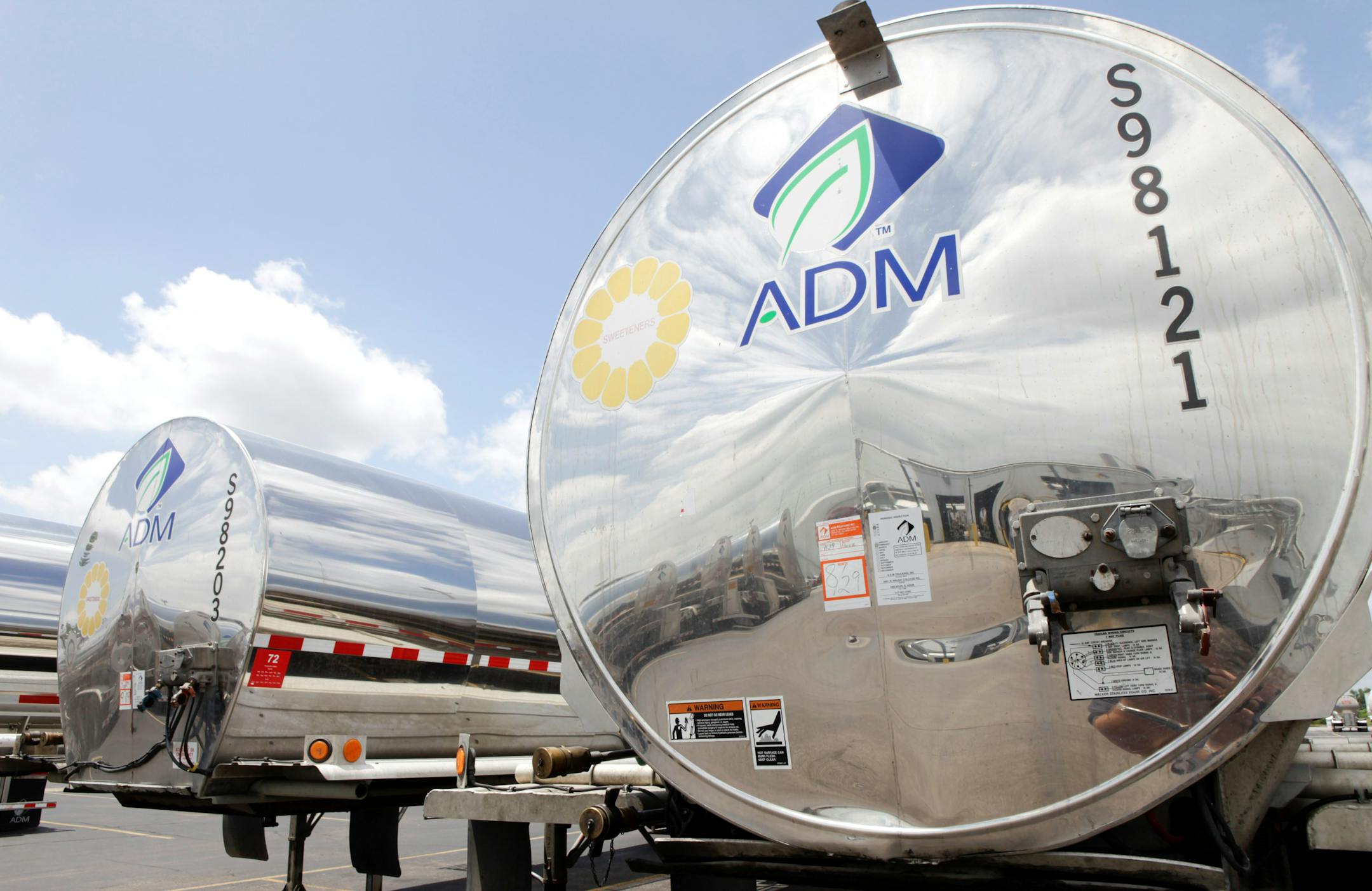 Sanitized trucks wait to be filled with corn syrup outside of the Archer Daniels Midland Co. corn processing facility in Decatur, Illinois, U.S., on Thursday, July 2, 2009. ADM is the second-largest U.S. ethanol producer. Photographer: Mark Cowan/Bloomberg News