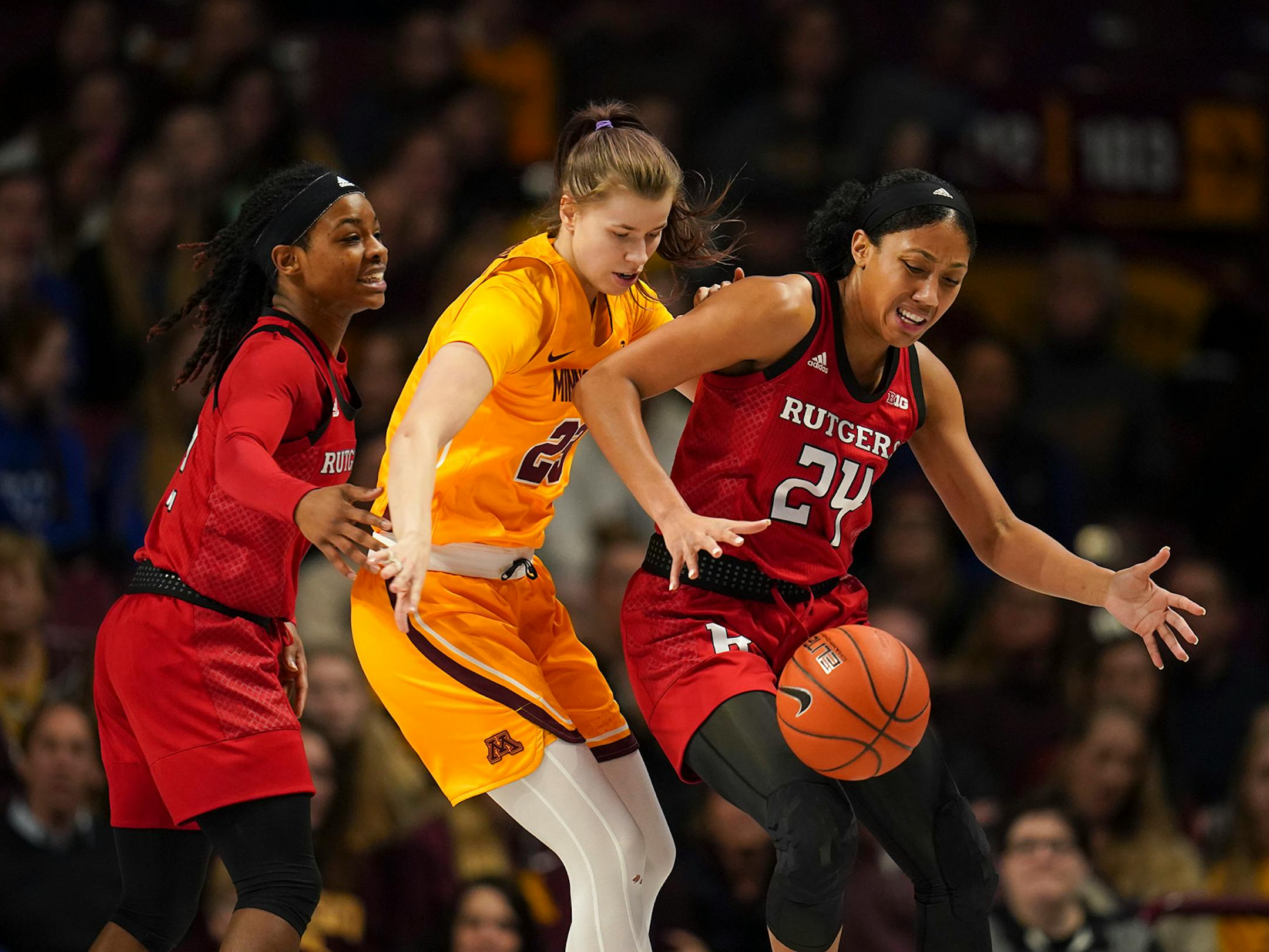 Minnesota Gophers guard Masha Adashchyk (23) defended against Rutgers Scarlet Knights guard Arella Guirantes (24) in the first quarter.