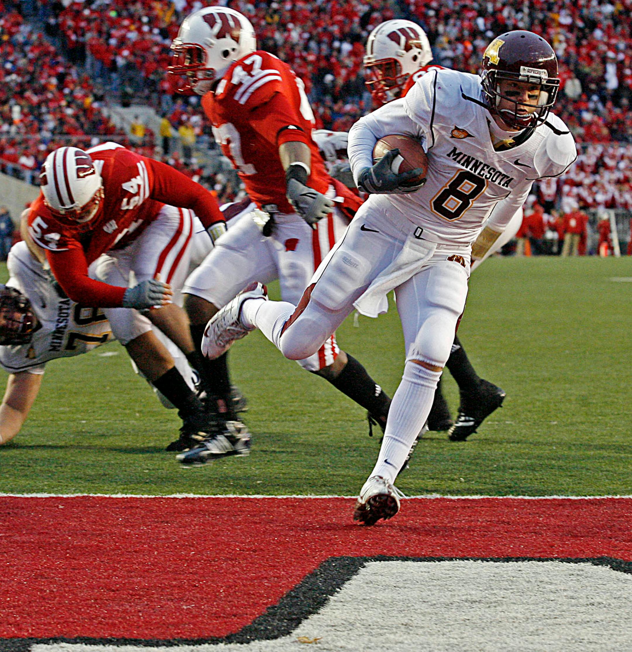 Gophers quarterback Adam Weber (8) scrambled into the end zone for a first half touchdown.