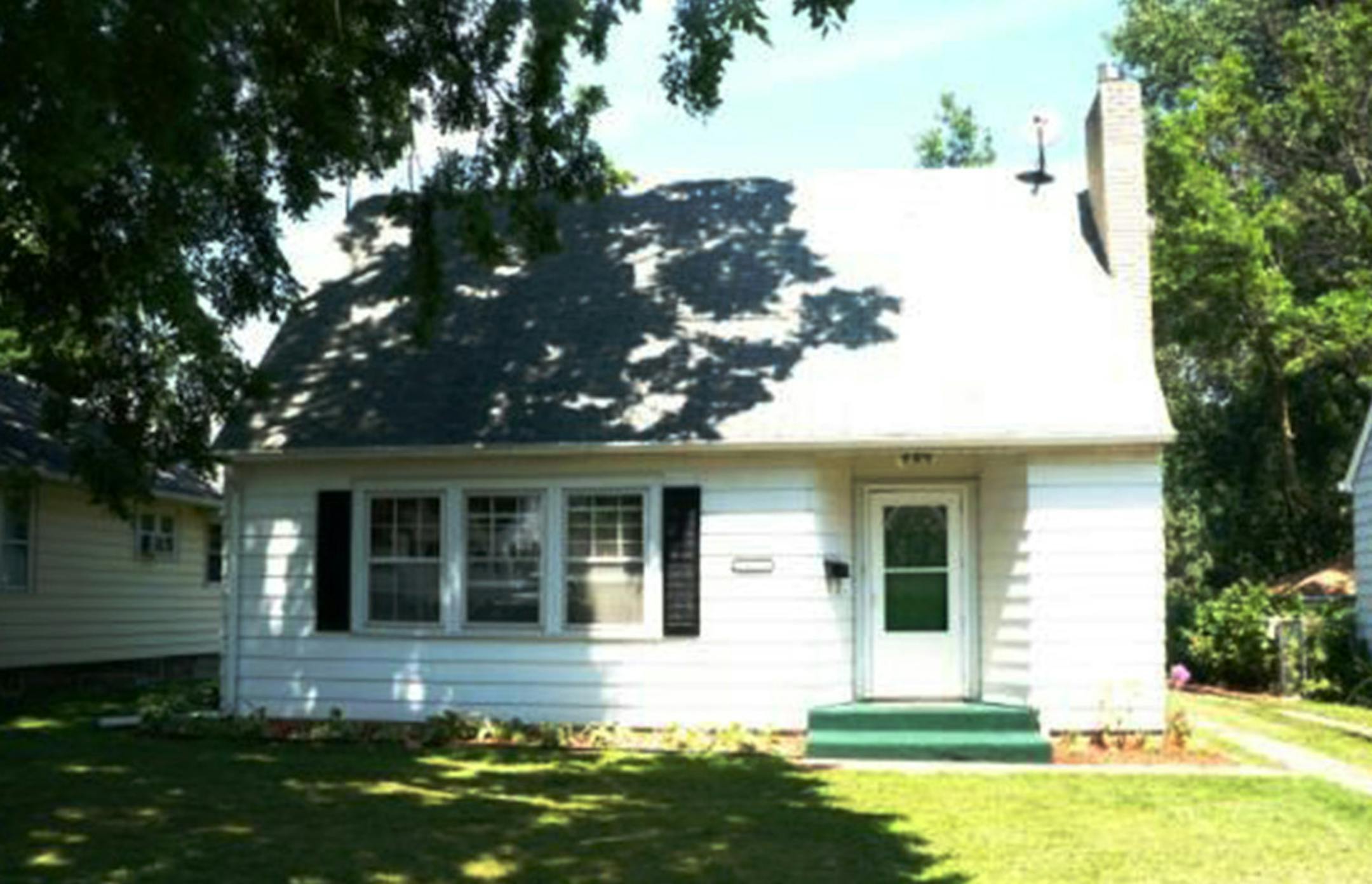... Crystal
Built in 1940, this three-bedroom, one-bath house has 1,440 finished square feet and features two bedrooms on the upper level, hardwood floors, a new furnace, built-ins, full finished basemeent, patio and one-car detached garage. Listed by Jennifer Dille Baier, Edina Realty, 612-209-0314.