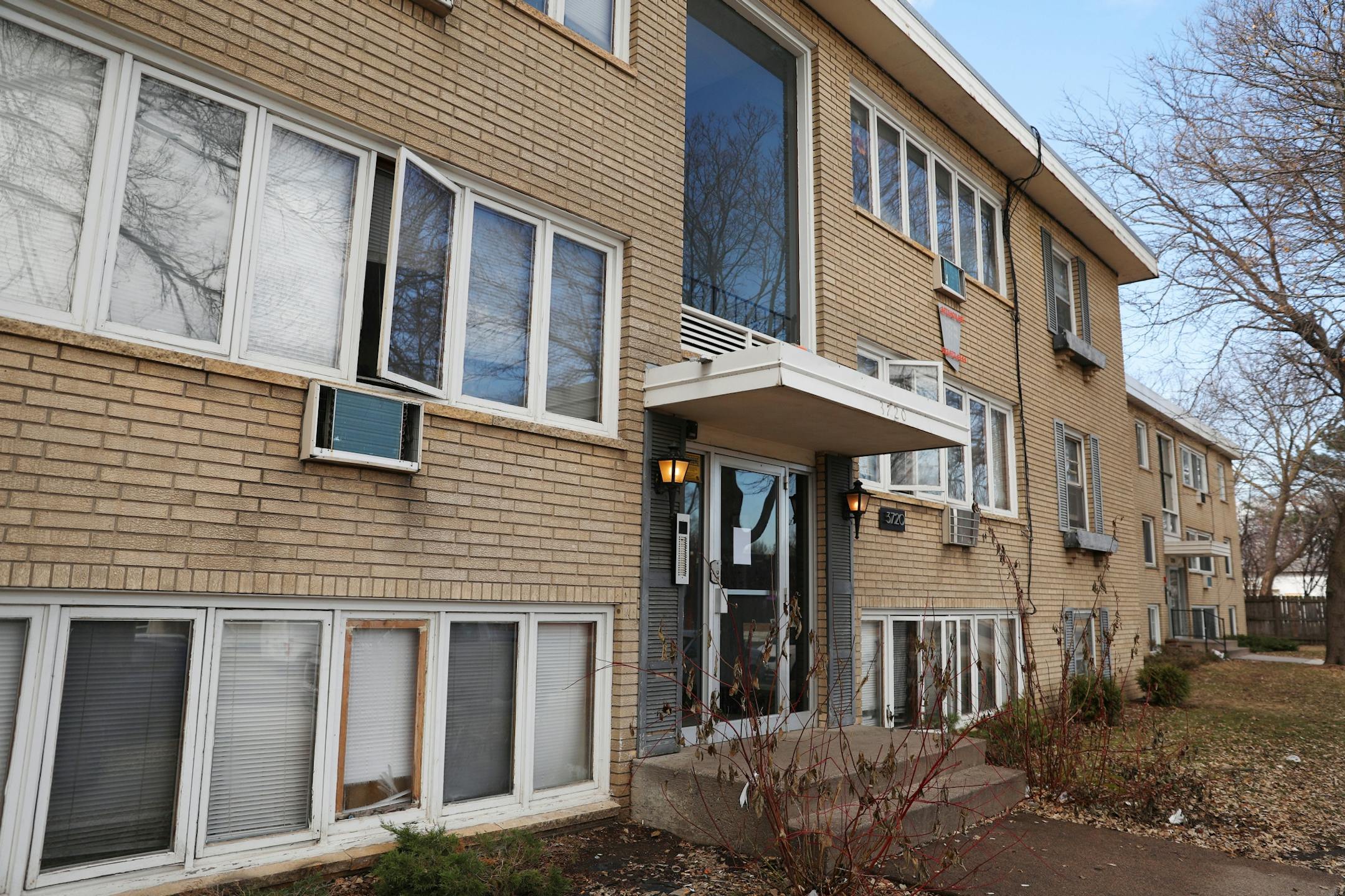 The apartment building at 3720 Minnehaha Avenue in Minneapolis.
