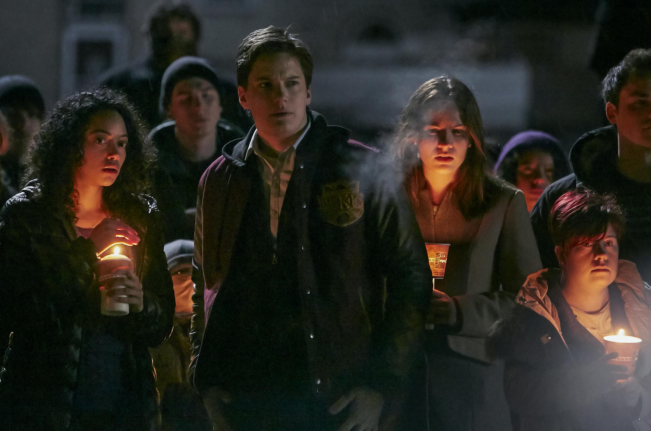 L-R: Shailene Garnett, Justin Kelly, Brooke Palsson, Krystal Nussbaum in the Netflix original series "Between". Photo by: Ken Woroner/Netfix