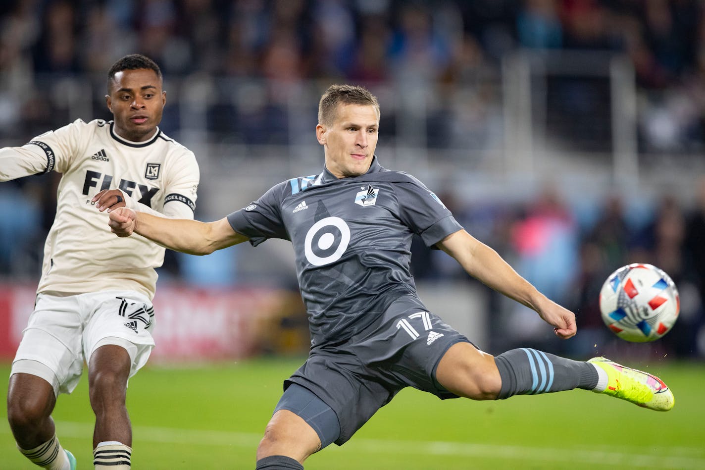 Minnesota United midfielder Robin Lod (17) takes a shot on goal against Los Angeles FC on Saturday, October 23, 2021 at Allianz Field in St. Paul, Minn.    ]