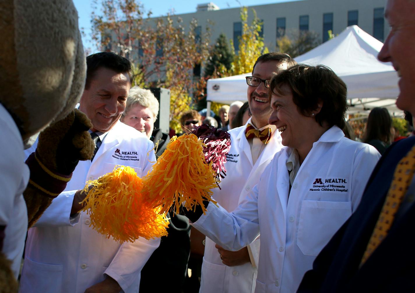 From left Drs. Daniel Landers, Joseph Neglia and Bobbi Daniels Co president of University of Minnesota Children's Hospital, cheered with Goldy Gopher during the renaming ceremony of the University of Minnesota's Children's hospital. ] (KYNDELL HARKNESS/STAR TRIBUNE) kyndell.harkness@startribune.com At the University of Minnesota Children's Hospital in Minneapolis Min., Tuesday, October 14, 2014. After 27 million dollar donation the University of Minnesota renamed its Children's Hospital "Univers