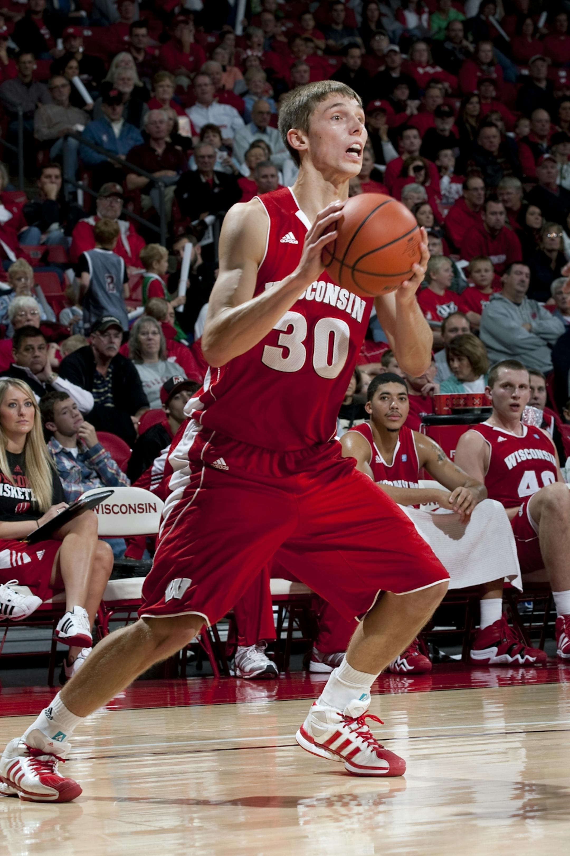 Wisconsin will allow redshirt freshman forward Jarrod Uthoff to transfer to any school outside the Big Ten, hoping to defuse a situation that has drawn national criticism.