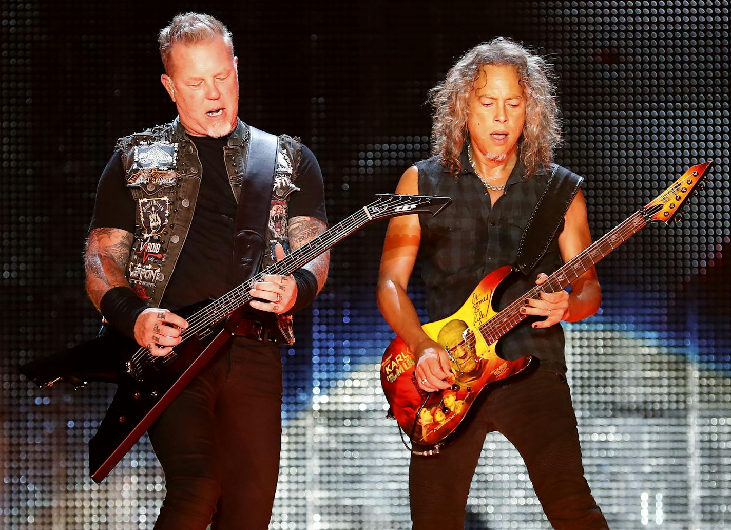 Metallica singer and guitarist James Hetfield and Kirk Hammett during a performance at US Bank Stadium. ] CARLOS GONZALEZ cgonzalez@startribune.com - August 20, 2016, Minneapolis, MN, US Bank Stadium, Metallica in Concert