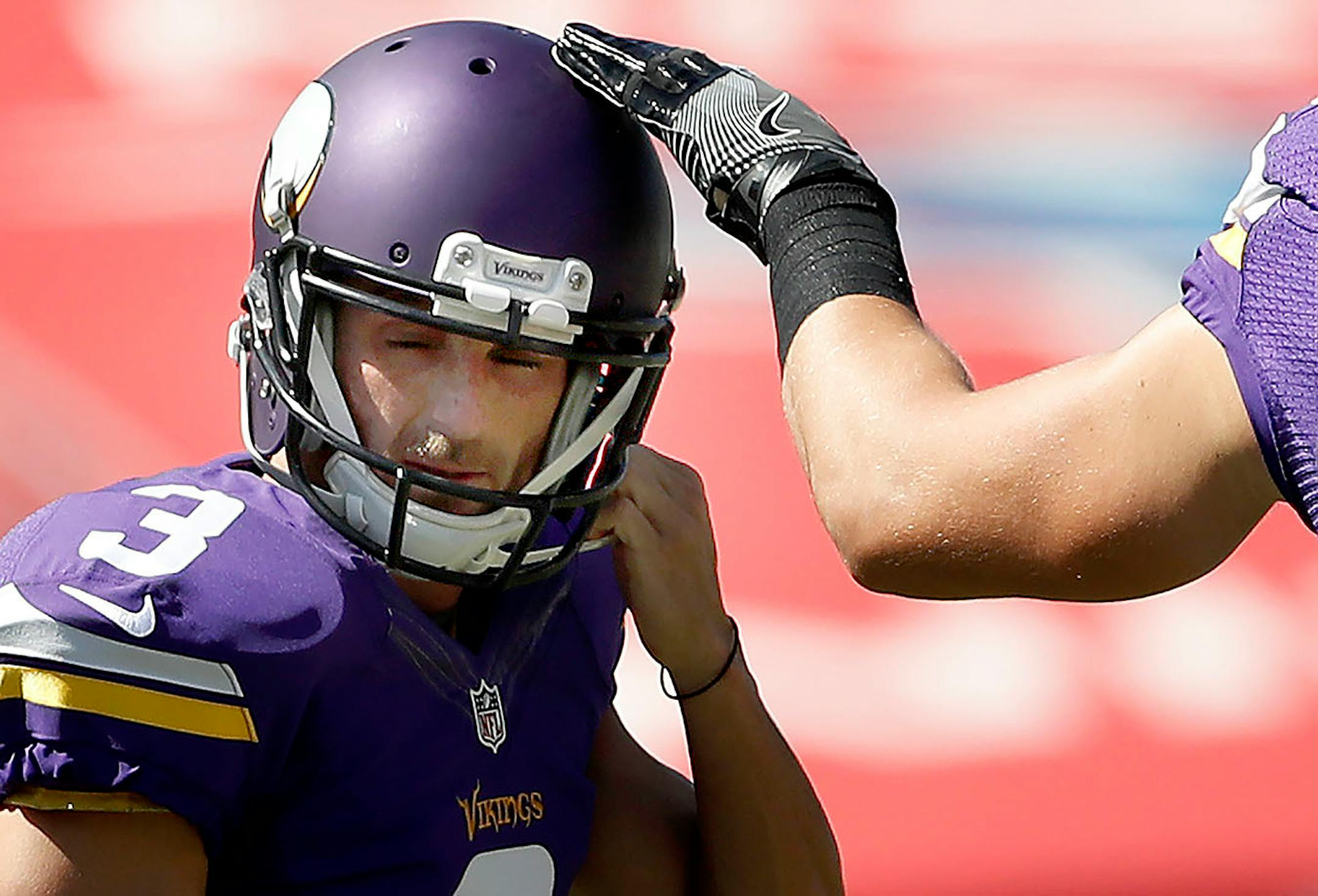 Vikings kicker Blair Walsh (3) after missing an extra point attempt in the third quarter.