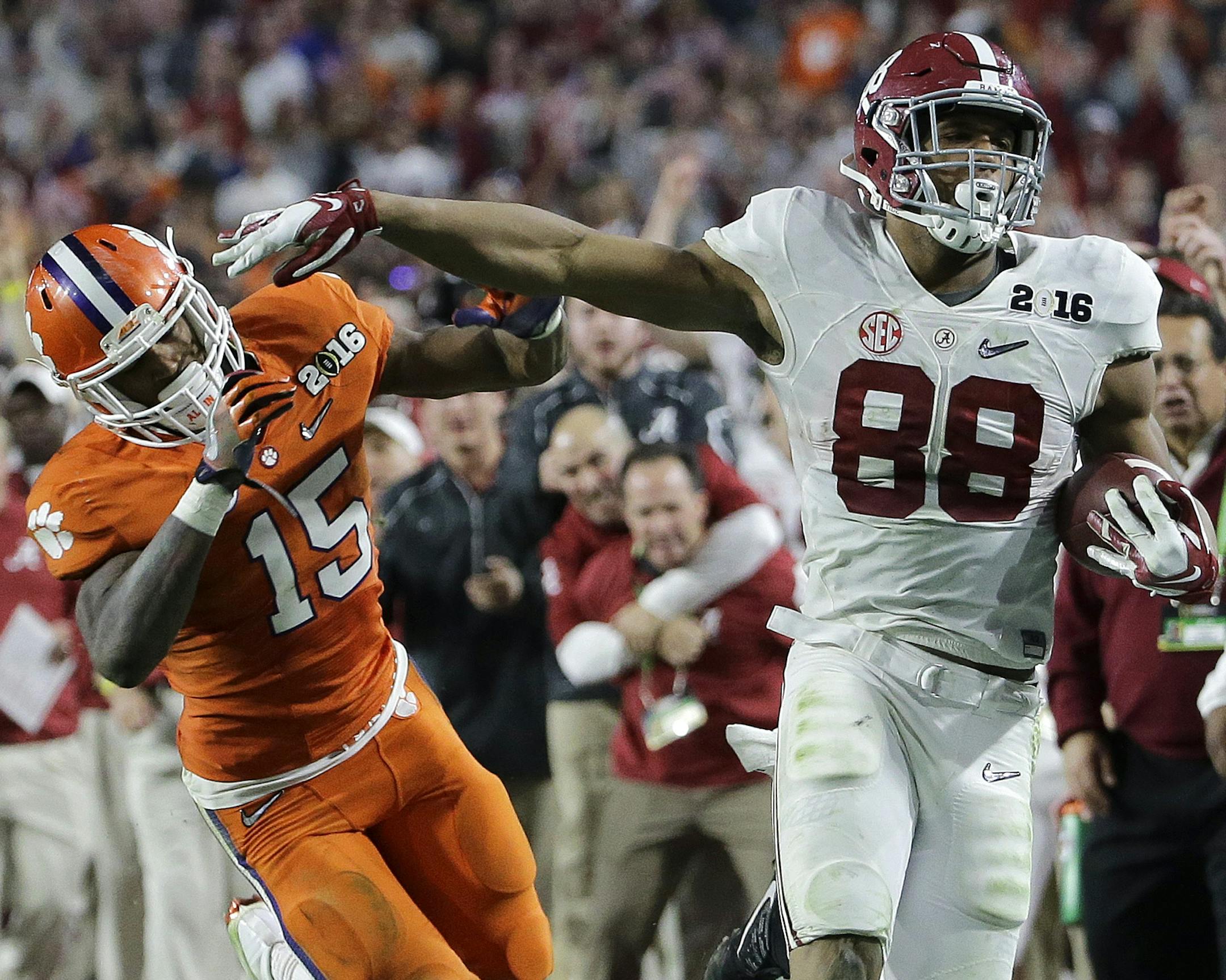 Clemson's T.J. Green (15) knocks Alabama's O.J. Howard out of bounds after a catch during the second half of the NCAA college football playoff championship game Monday, Jan. 11, 2016, in Glendale, Ariz. (AP Photo/David J. Phillip)
