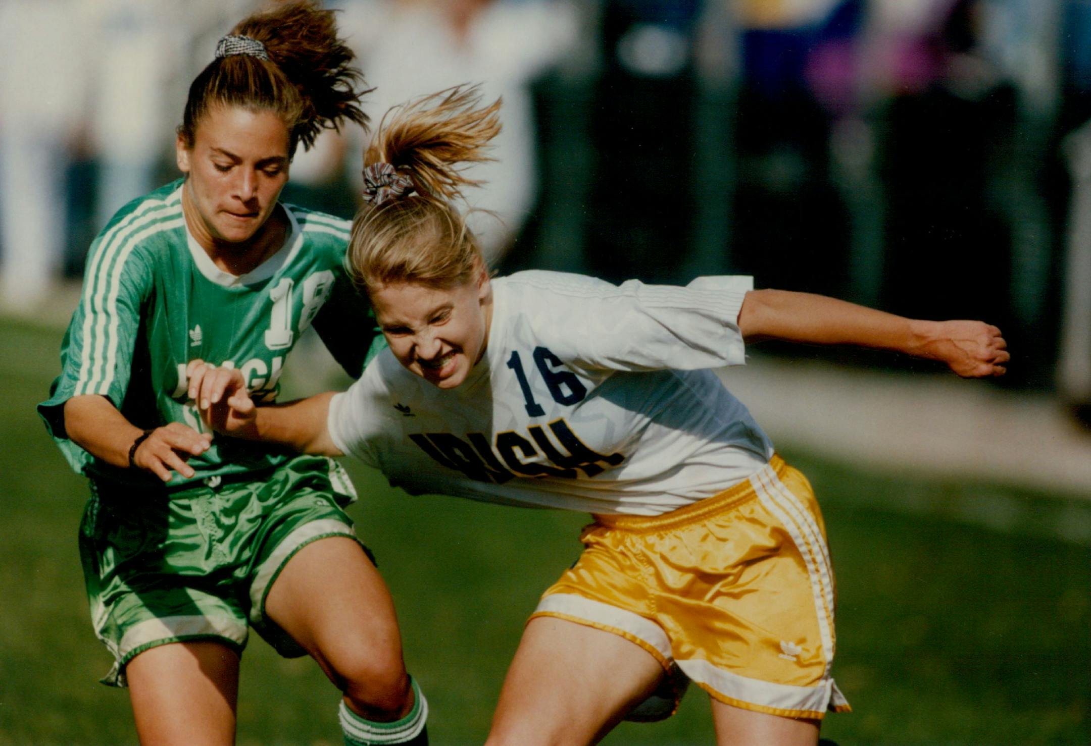November 8, 1994 Notre Dame's Holly Manthei, a freshman from Burnsville, fought to get away from an opponent. Burnlle's Holly Manthei wasn't the most actively recruited player in the country, but Notre Dame soccer coach Chris Petrucelli noticed her skill. Now she just might be the . . . Jennifer Brown, Minneapolis Star Tribune