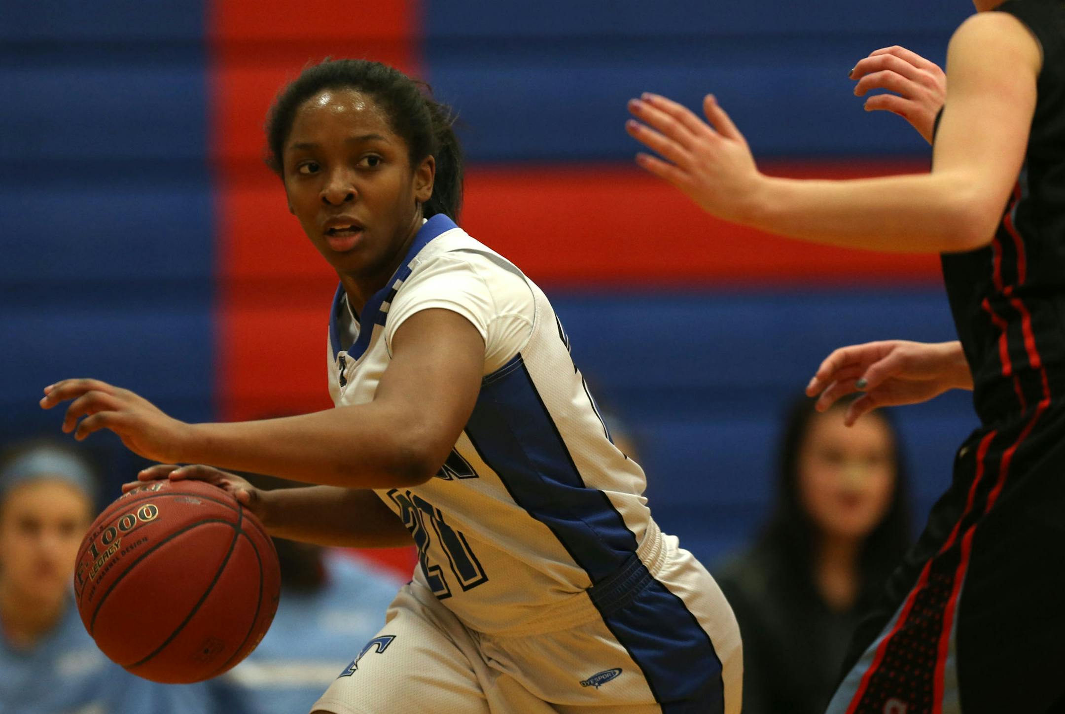 Tia Elbert, of Tartan High Schoodrove the baseline against the Simley defense during their game in Inver Grove Heights Wednesday, January 21, 2013. Elbert surpassed 3,000 career points. ] (KYNDELL HARKNESS/STAR TRIBUNE) kyndell.harkness@startribune.com