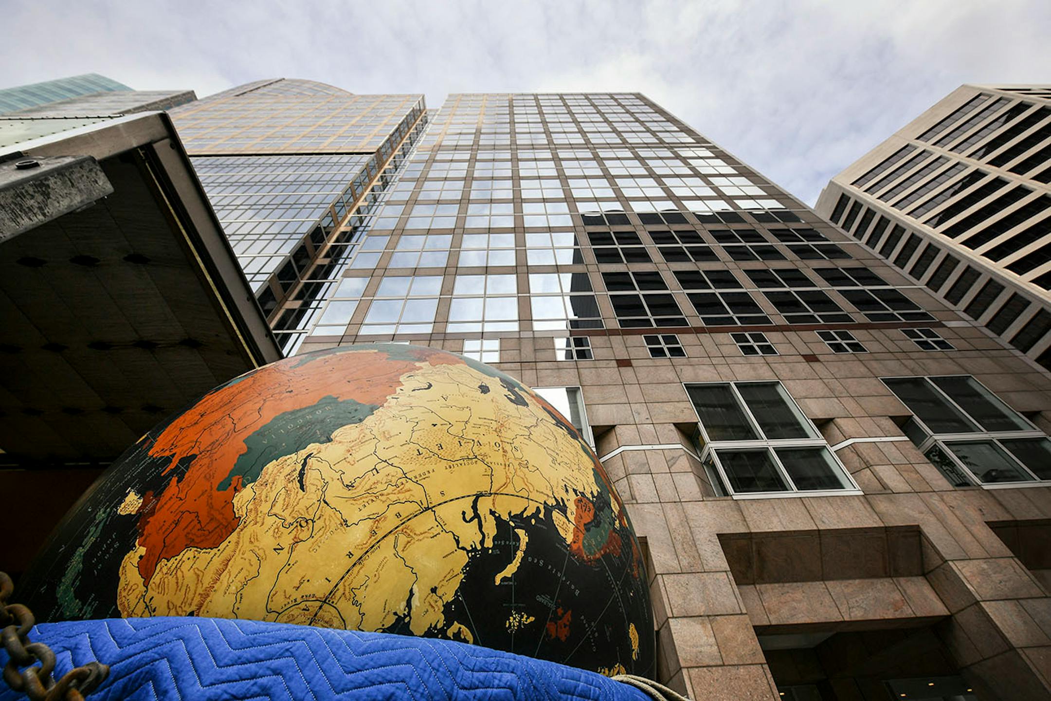 Workers from Blue Rhino Studio in Eagan unloaded the Star Tribune globe.