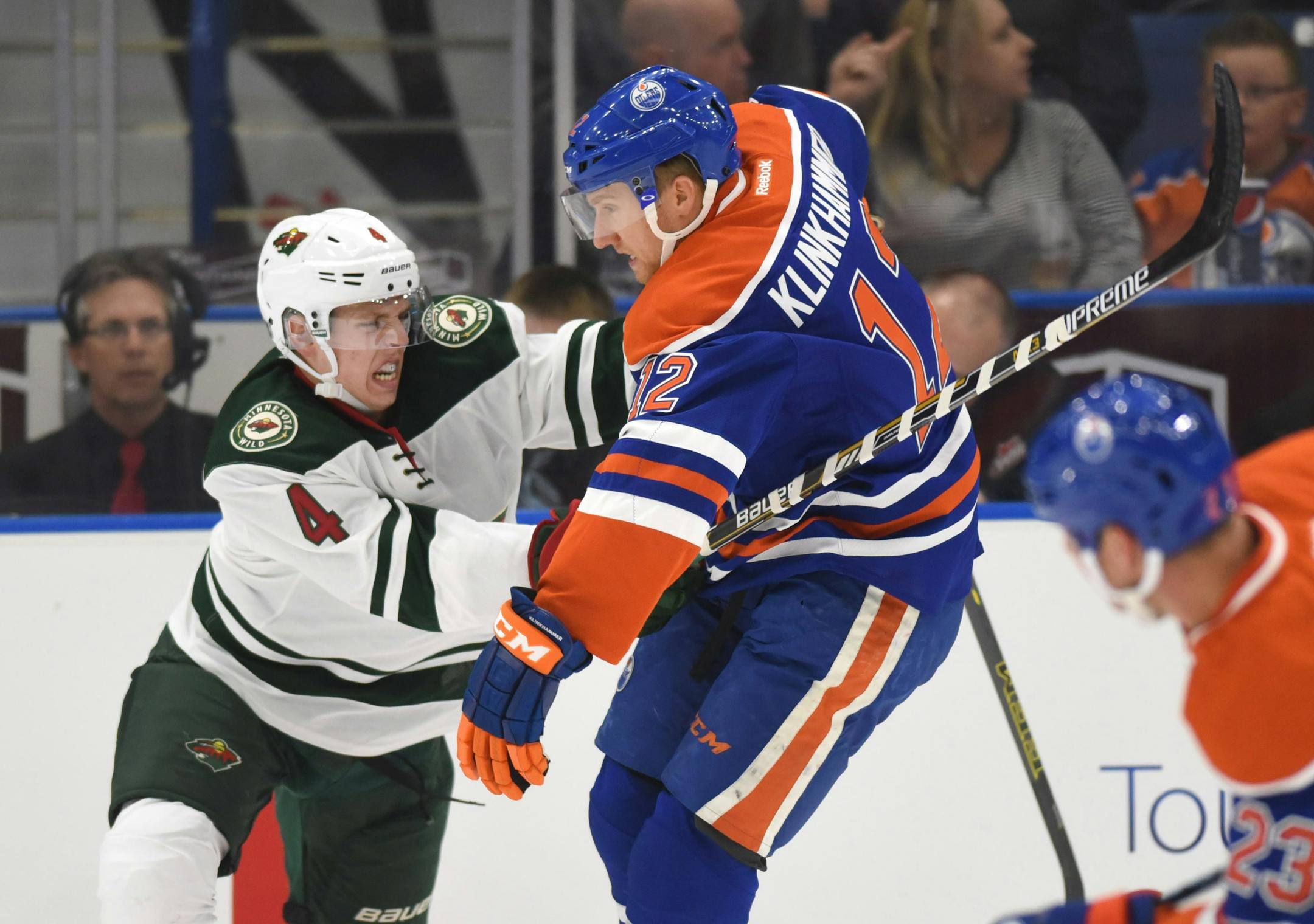 Minnesota Wild's Mike Reilly, left, and Edmonton Oilers' Rob Klinkhammer battle for the puck during the first period of an NHL preseason hockey game Saturday, Sept. 26, 2015, in Saskatoon, Saskatchewan. (Liam Richards/The Canadian Press via AP) MANDATORY CREDIT