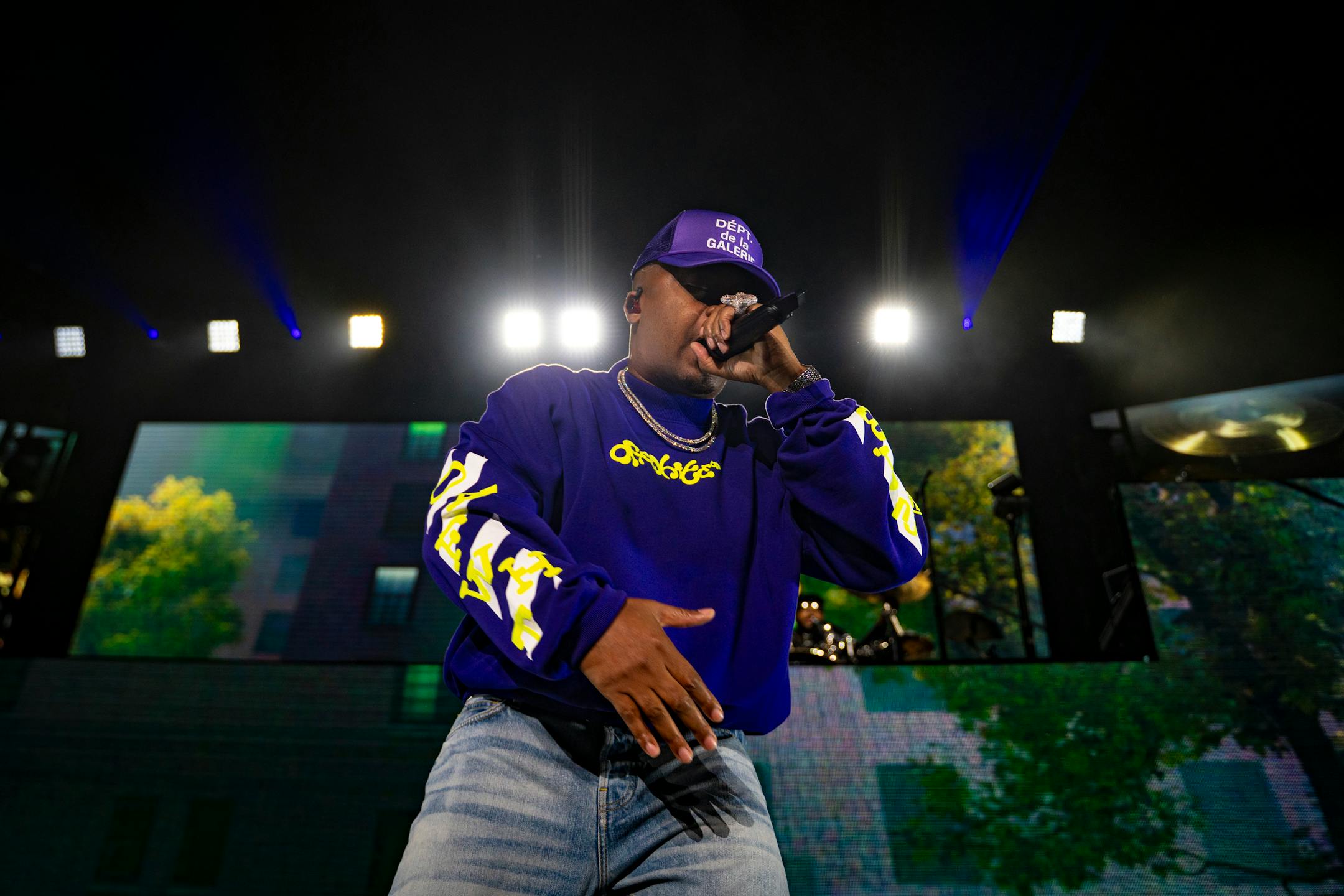 Nas performs during his and Wu-Tang Clan's New York State of Mind Tour.