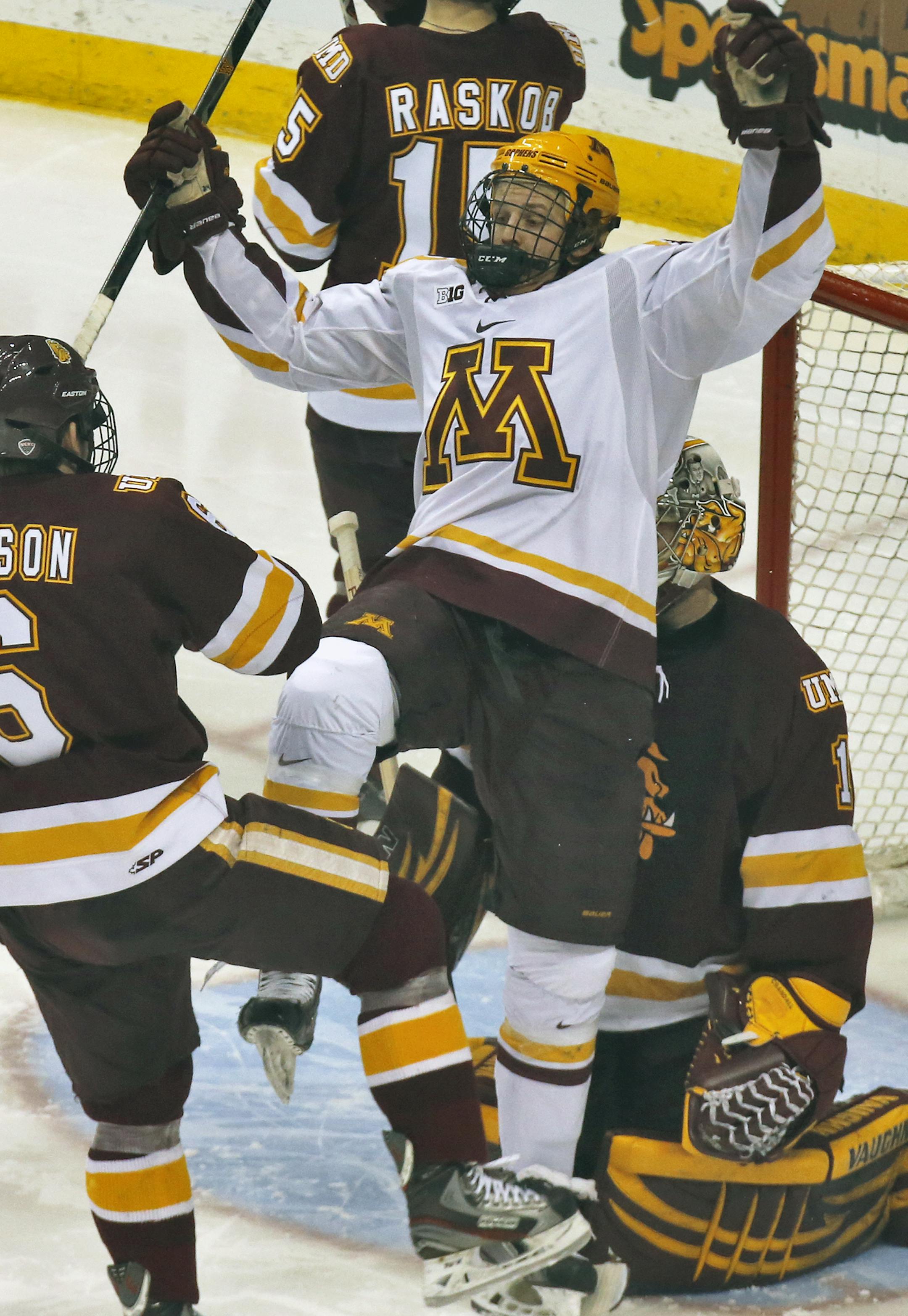 Minnesota Gophers vs. Minnesota Duluth Bulldogs. Gophers won 2-0 in shootout. Gophers Hudson Fasching celeb rated after scoring a goal in the 3rd period. (MARLIN LEVISON/STARTRIBUNE(mlevison@startribune.com)