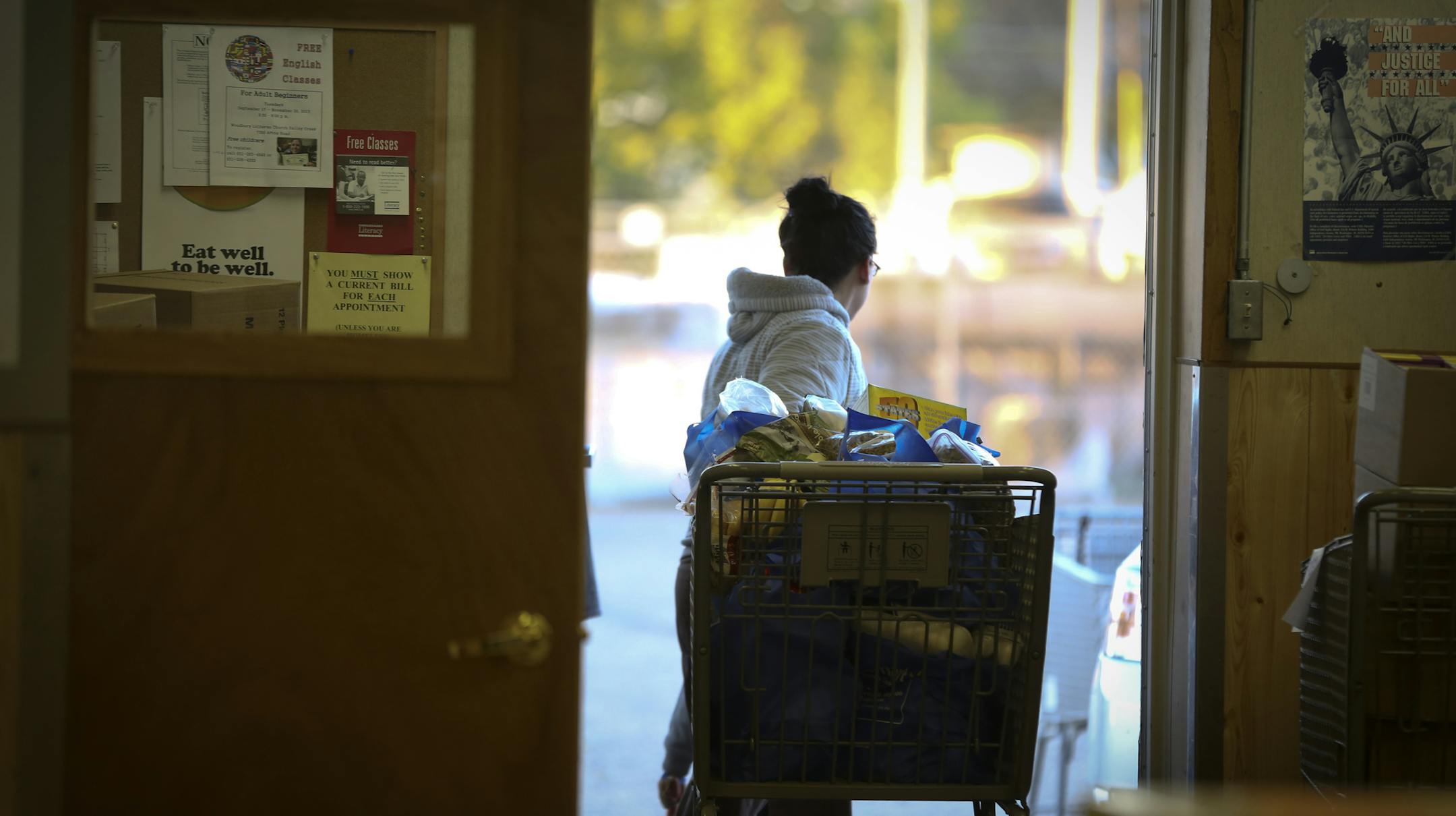 A woman left the Friends in Need food shelf with a full cart in St. Paul Park, Minn., on October 16, 2013. ] RENEE JONES SCHNEIDER • reneejones@startribune.com