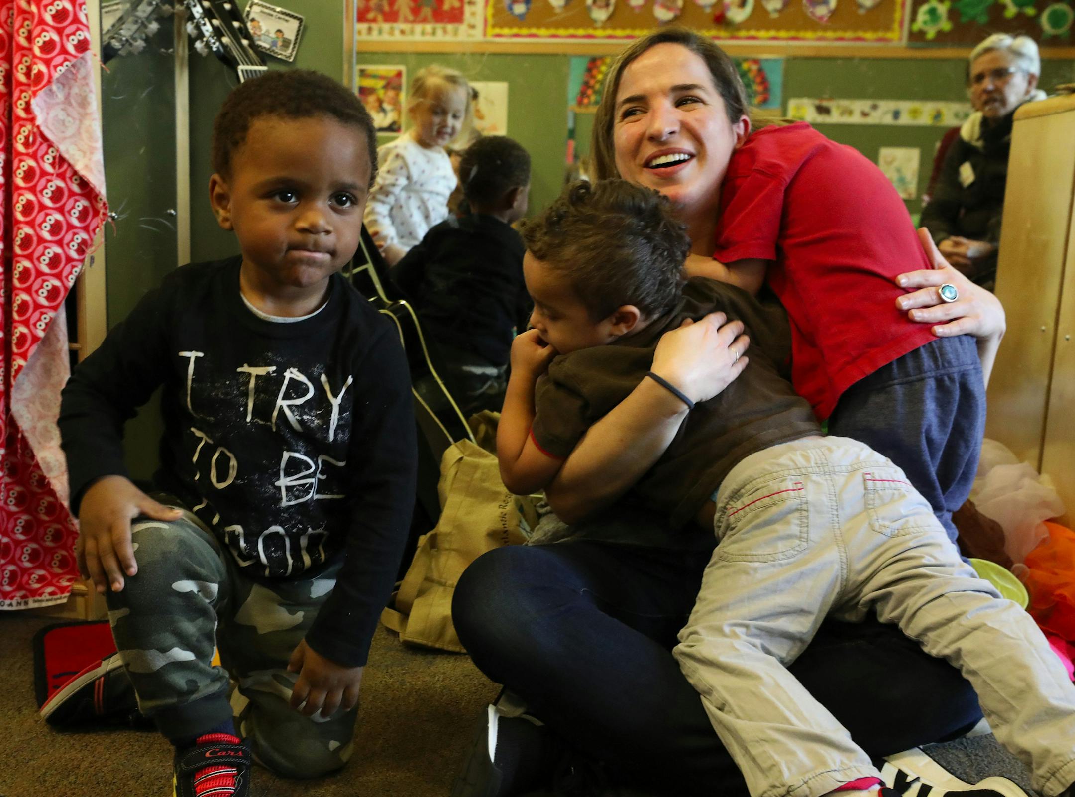 It's hugs for Alyssa Monas at the end of the music therapy session at Childhaven. These sessions are among the kids' favorite. (Alan Berner/Seattle Times/TNS) ORG XMIT: 1258891
