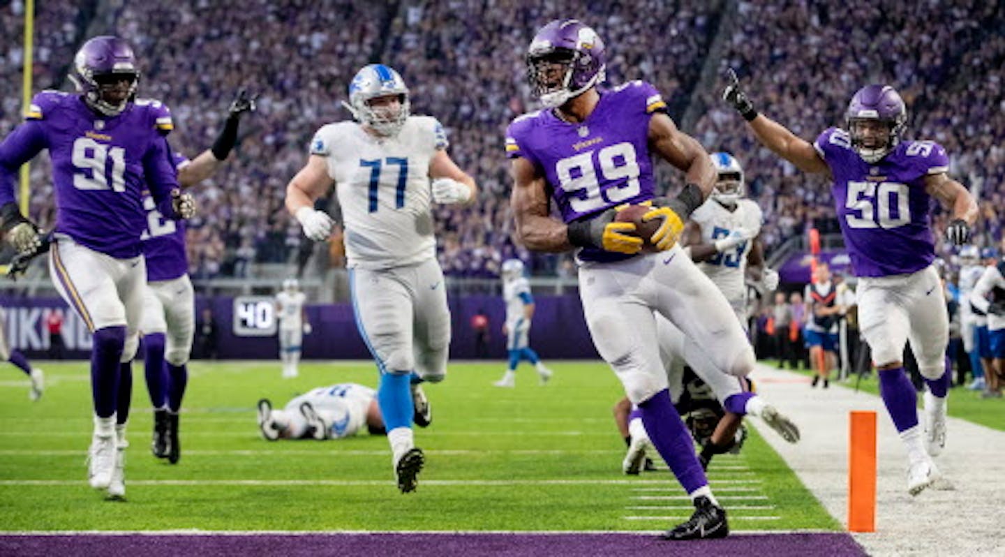 Minnesota Vikings' Danielle Hunter recovers a fumble and returns it 32-yards for a touchdown in the fourth quarter against the Detroit Lions on Sunday, Nov. 4, 2018 at U.S. Bank Stadium in Minneapolis, Minn. (Carlos Gonzalez/Minneapolis Star Tribune/TNS) ORG XMIT: 1244598