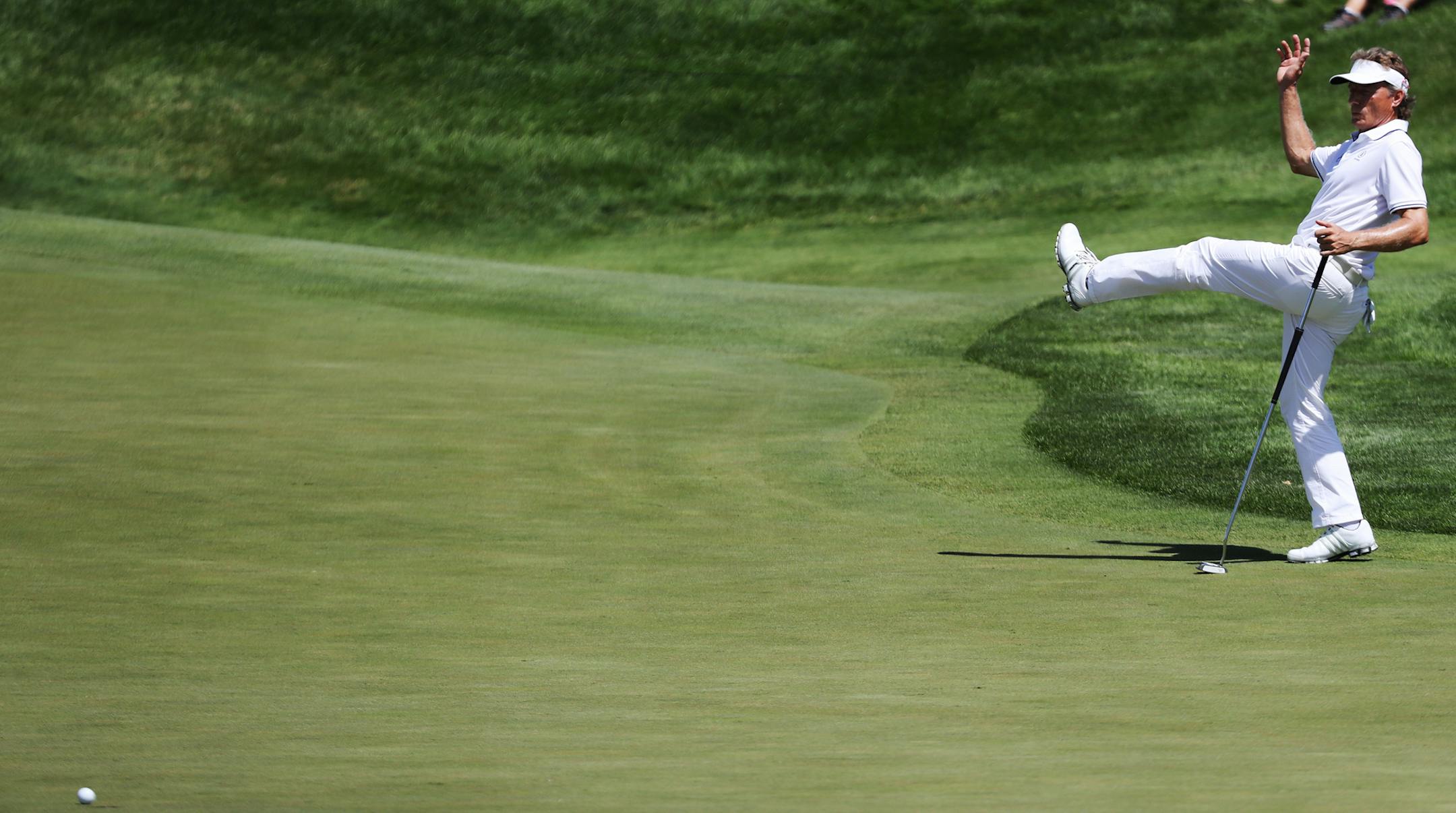 Bernhard Langer tries to coax the putt in on the 9th hole.]The 2016 3M Championshionship Tournament features the returning champion Kenny Perry, former champion Bernhard Langer, and for the first time John Daly. Richard Tsong-taatarii@startribune.com