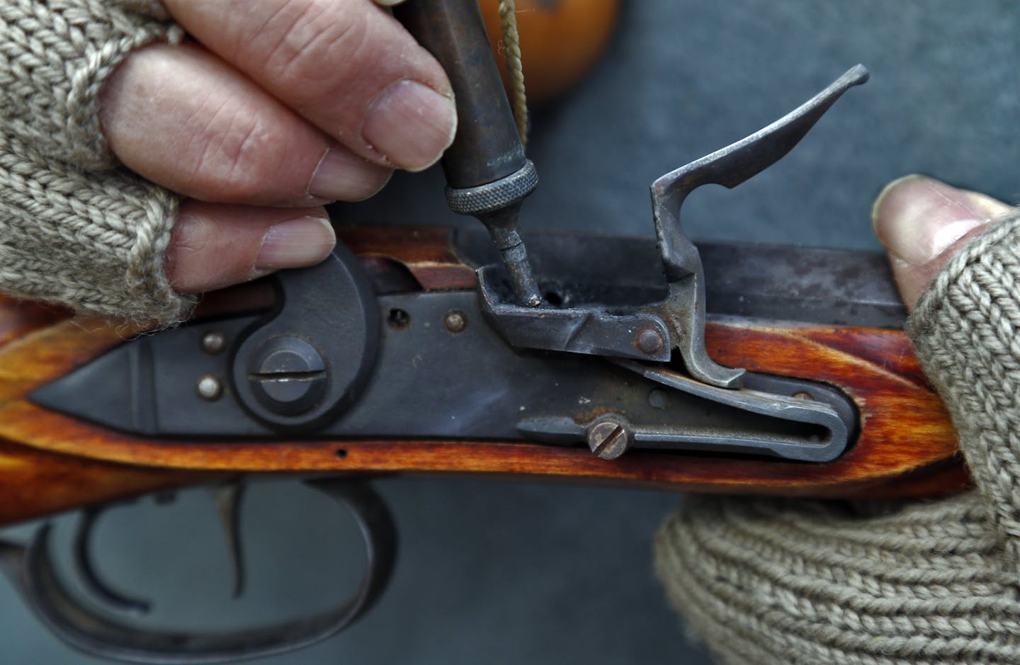 Muzzleloader enthusiast Jim Townsend of Andover filling the flash pan of a model of early 1800's southern mountain rifle with gun powder. (MARLIN LEVISON/STARTRIBUNE(mlevison@startribune.com)