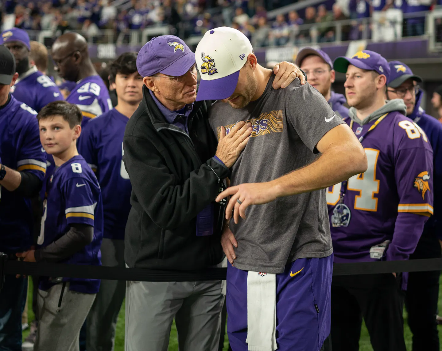 Vikings return to form with wild, weird win over Patriots, move