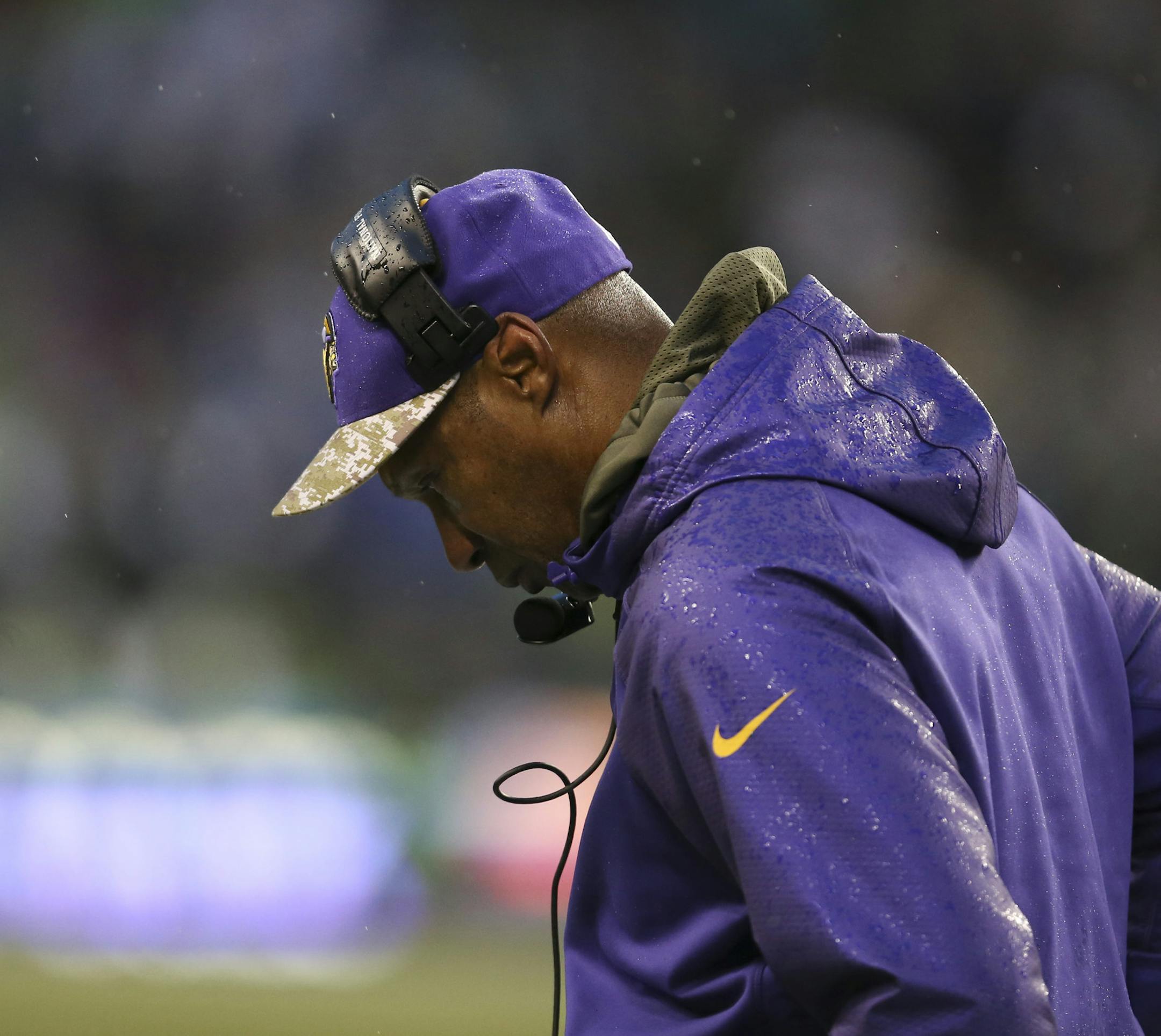 The Minnesota Vikings lost 41-20 to the Seattle Seahawks in an NFL game Sunday afternoon, November 17, 2013 at CenturyLink Field in Seattle. Minnesota Vikings head coach Leslie Frazier walked the sidelines late in the fourth quarter. ] JEFF WHEELER ‚Ä¢ jeff.wheeler@startribune.com
