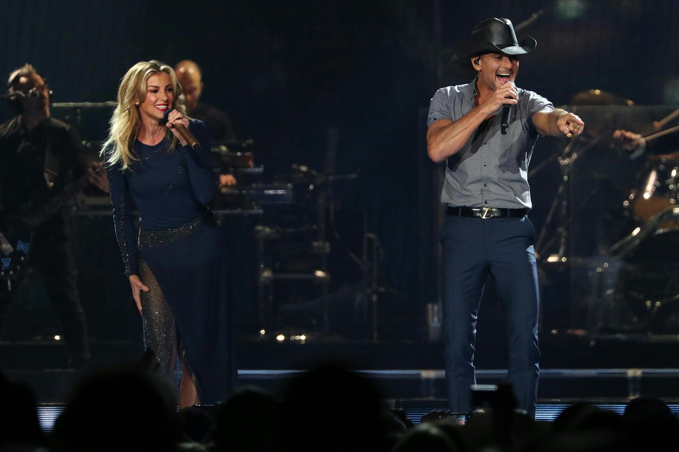 Country superstar couple Tim McGraw and Faith Hill performed together Friday in St. Paul.