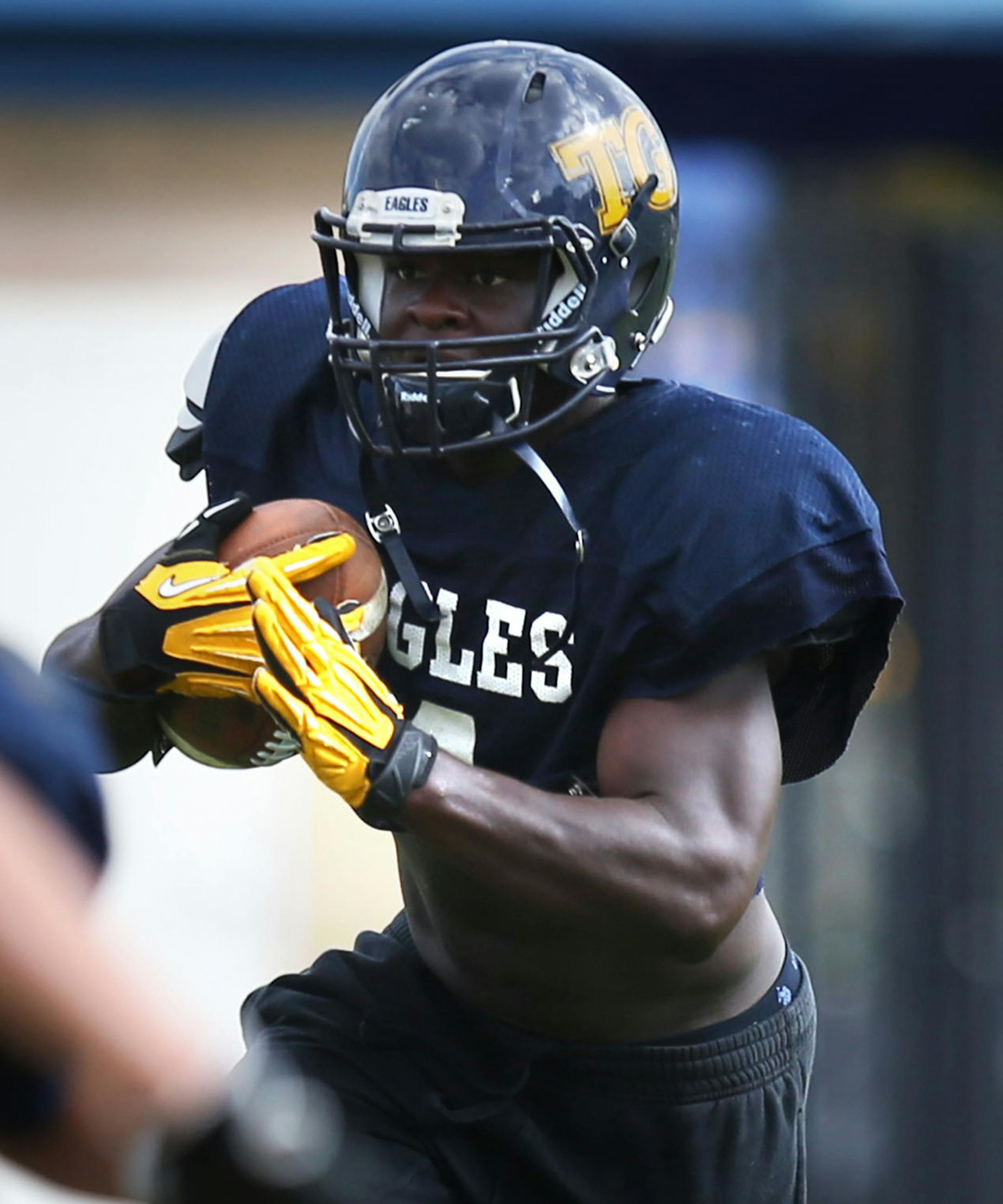 Totino-Grace senior running back Kez Flomo returned a punt during practice. ] (KYNDELL HARKNESS/STAR TRIBUNE) kyndell.harkness@startribune.com in Fridley Min., Thursday, September 25, 2014.