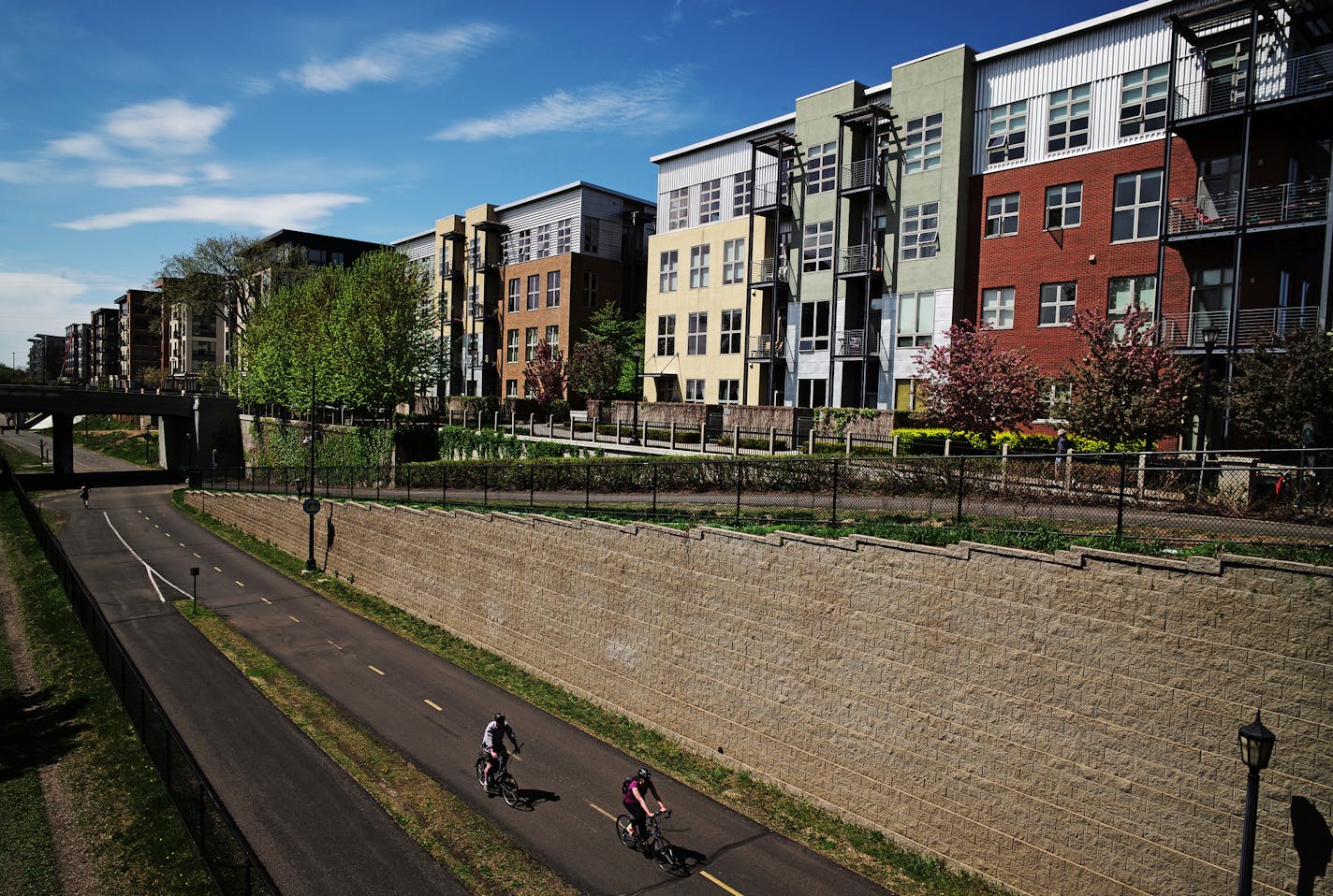 The Midtown Greenway in a former railroad trench sparked $200 million in private development in just a few years. It is considered one of the nation's "Great Places," and deservedly so. Story also looks at plans to revitalize the south side of the Greenway, along 29th Street, in this same area. .] Richard Tsong-Taatarii/rtsong-taatarii@startribune.com