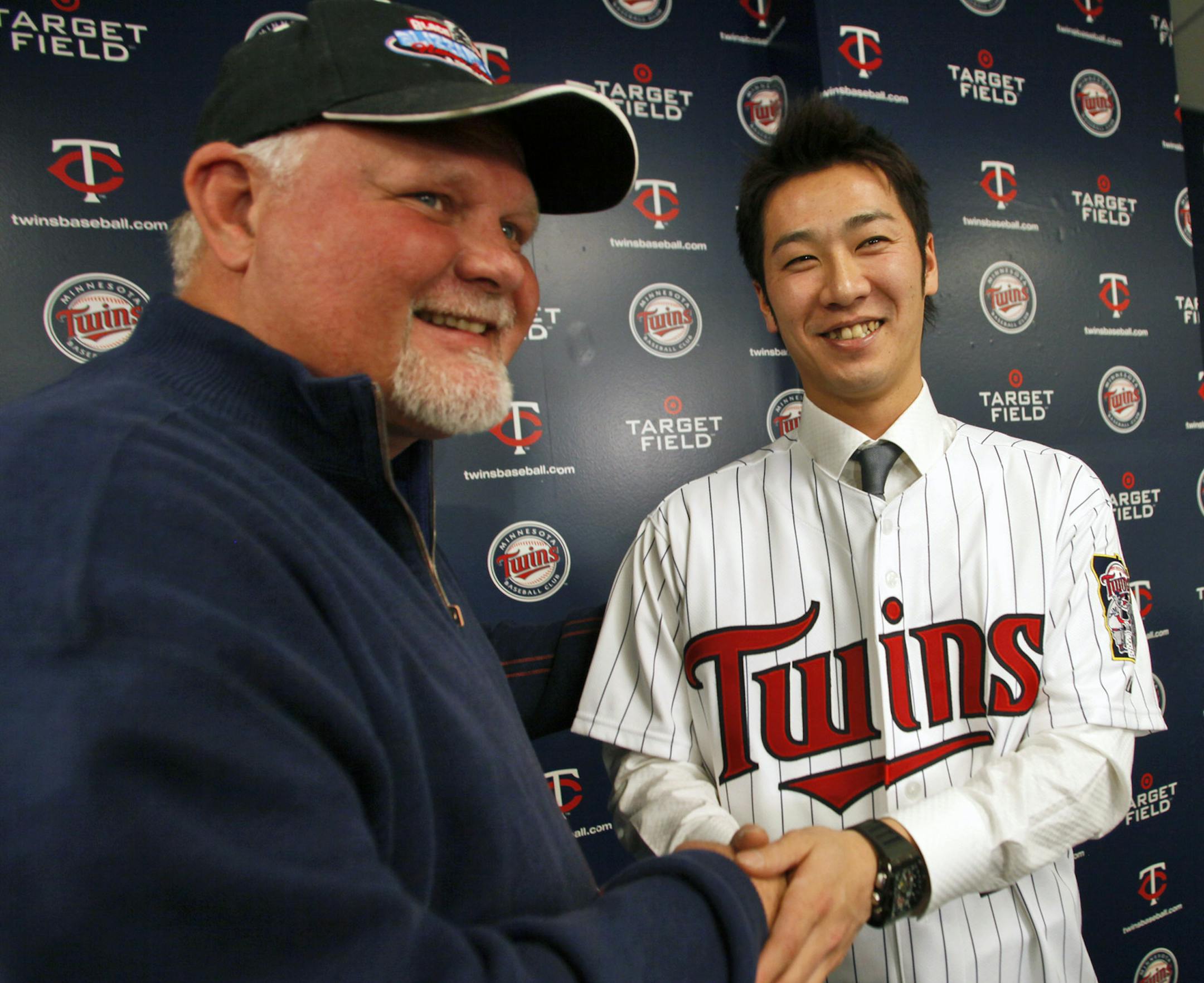 MARLIN LEVISON*mlevison@startribune.com GENERAL INFORMATION : ] Japanese baseball player Tsuyoshi Nishioka was introduced as a newly acquired Twins player during a press conference at Target Field. IN THIS PHOTO: Twins manager Ron Gardenhire, left and Nishioka shook hands. ORG XMIT: MIN2013092320432338