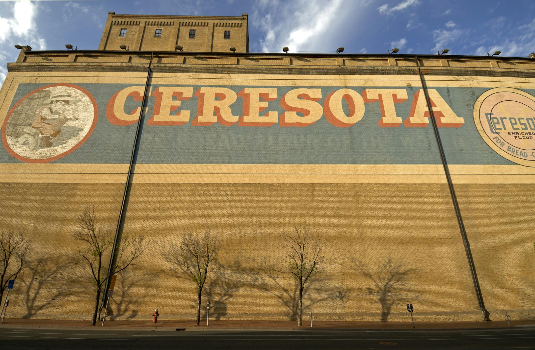 DAVID BREWSTER ï dbrewster@startribune.com Sunday_4/29/07_Mpls An old flour advertisment painted on the side of an even older gain elevator in the Mill District along 2nd Street.