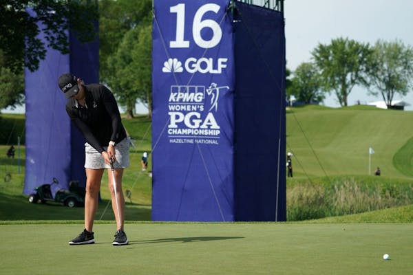 Rookie golfer Elizabeth Szokol putted on the 16th green during a practice round Wednesday.