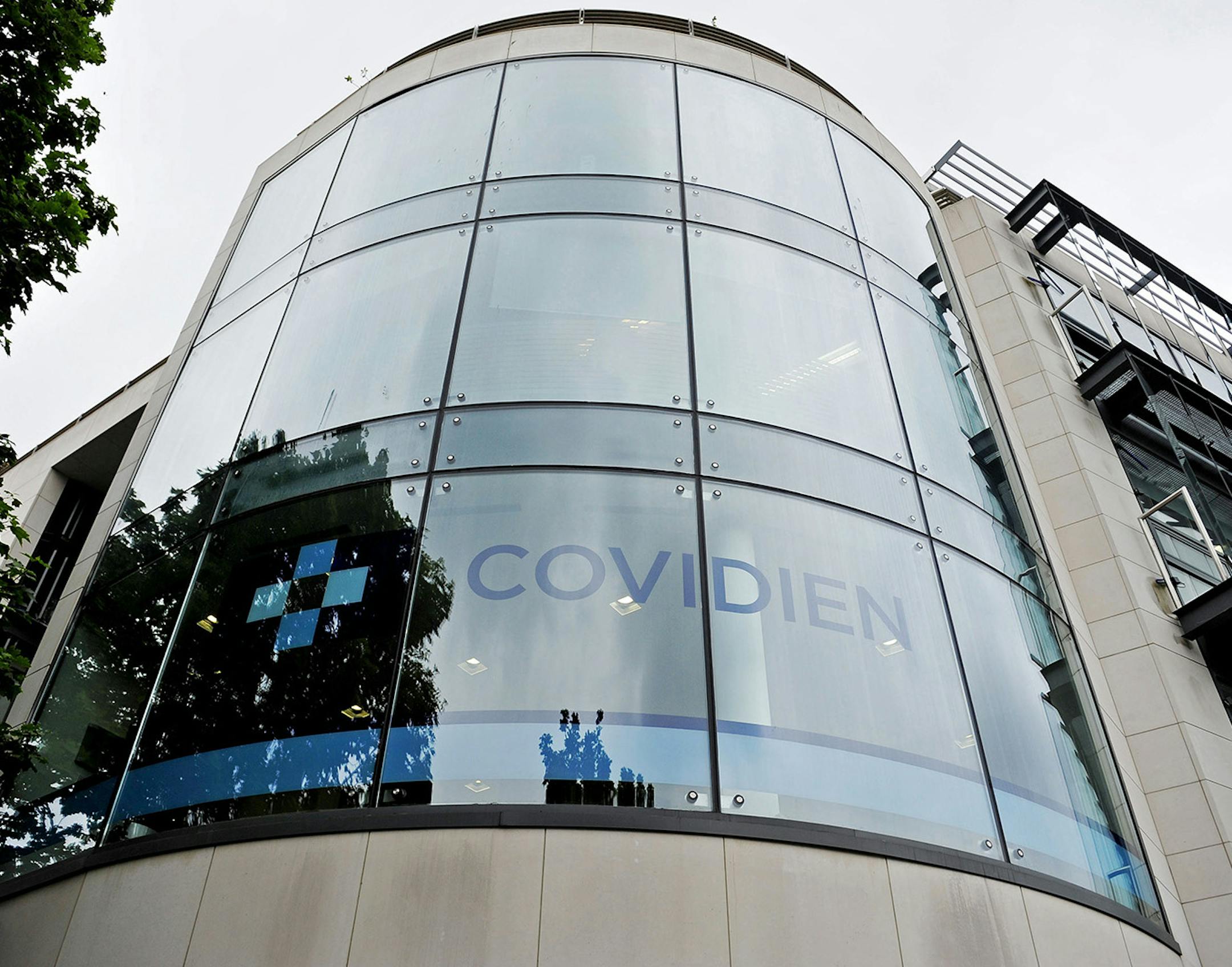 A Covidien logo sits on the glass windows of medical device manufacturer Covidien Plc's head office in Dublin, Ireland, on Monday, June 16, 2014. Medtronic Inc., the second-largest maker of medical devices, agreed to buy Covidien for $42.9 billion in cash and stock as it transforms into a broader-based company bolstered by new tax advantages. Photographer: Aidan Crawley/Bloomberg ORG XMIT: 498097627