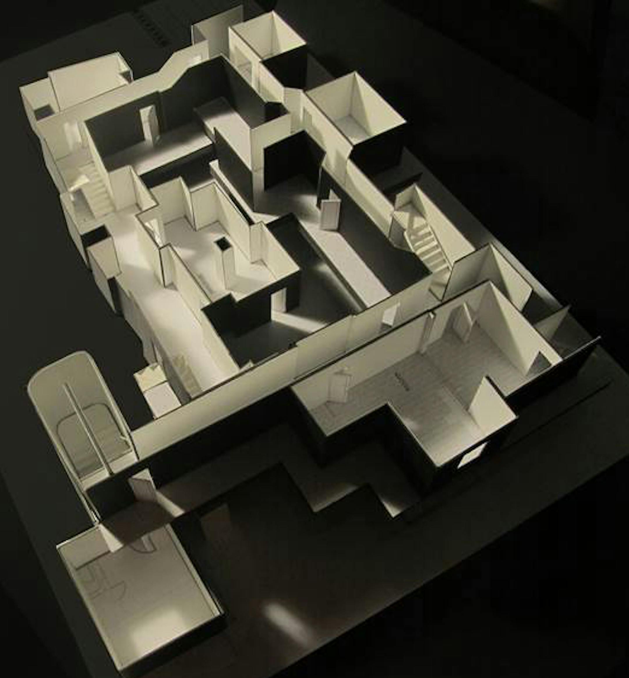 On a soundstage in Queens, Kevin Thompson built a modular three-story set to represent the backstage corridors and dressing rooms of the St. James Theatre. To accommodate the long continuous takes that a re a hallmark of the film, walls, dorrs and ceilings were easily removed, shifted or replaced by crew members as the actors walked and talked. They were also ìshrunken,î or moved closer together, to make the space feel more claustrophobic when Michael Keatonís character, Riggan, w