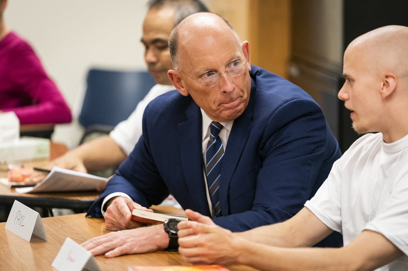 Minnesota Corrections Commissioner Paul Schnell talked with inmate Shawn Benson before the book club began.