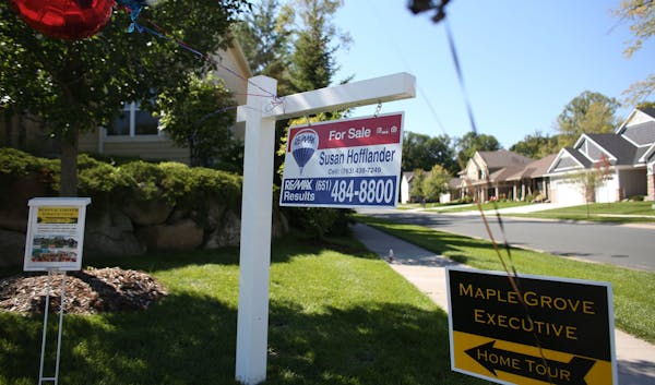 Signs point out an open house. ] (KYNDELL HARKNESS/STAR TRIBUNE) kyndell.harkness@startribune.com Open house in Maple Grove Min., Friday, August, 5, 2