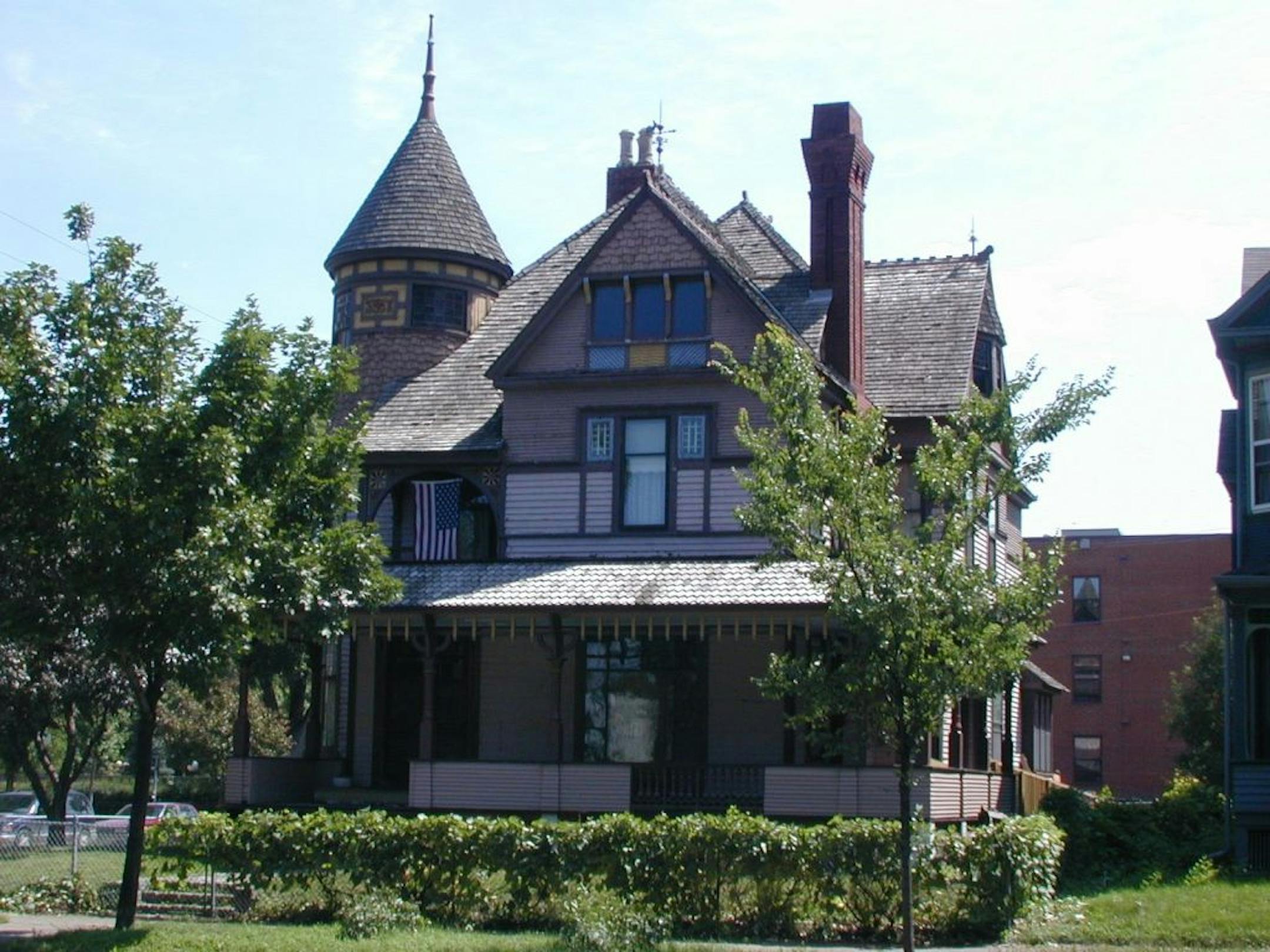 Home on the Elliot Park tour